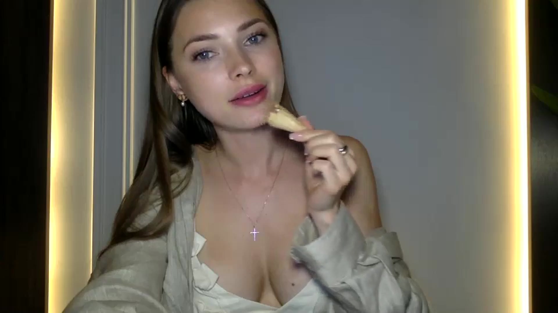 Gallery image thumbnail from Bestannforu's myfreecams stream on, 02/05/2025, 16:39 image 9 of 20