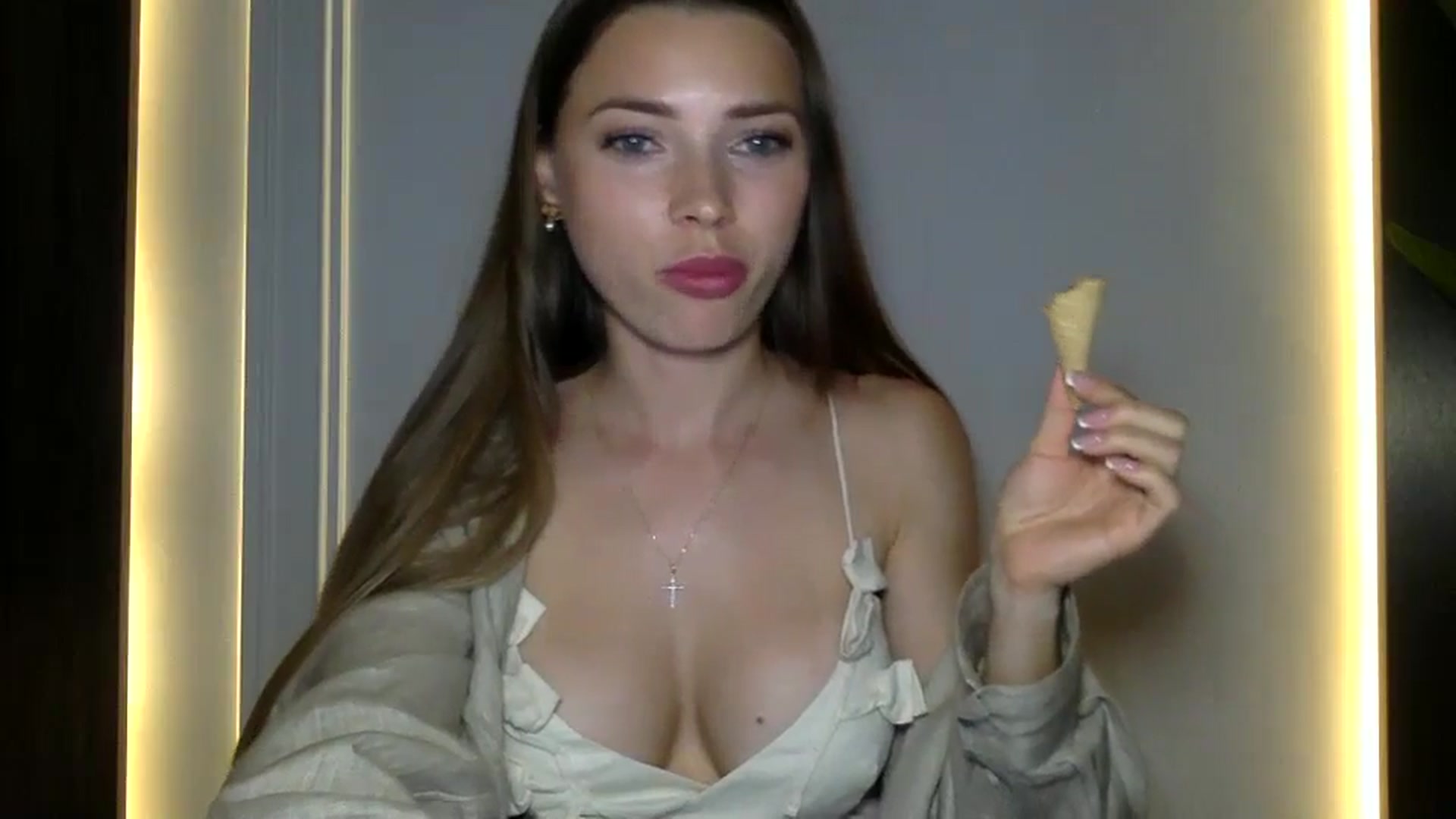 Gallery image thumbnail from Bestannforu's myfreecams stream on, 02/05/2025, 16:39 image 11 of 20
