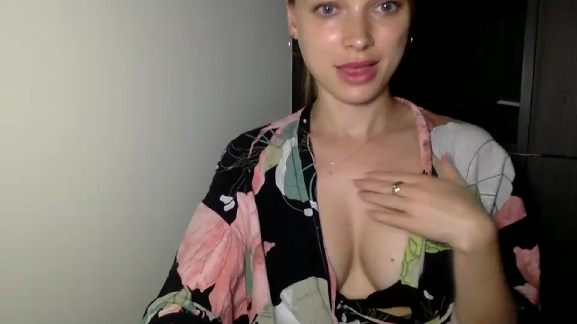 Gallery image thumbnail from Bestannforu's myfreecams stream on, 02/15/2025, 18:42 image 11 of 20