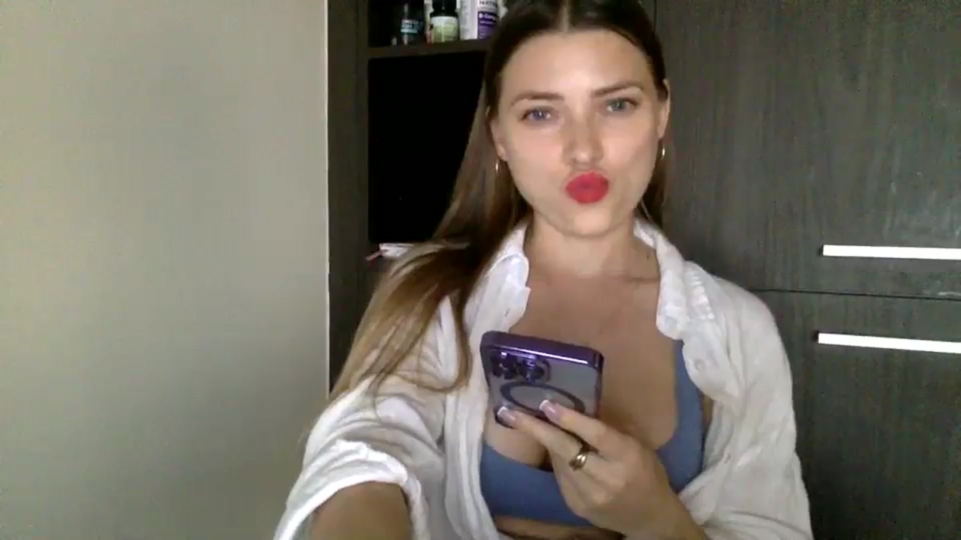 Gallery image thumbnail from Bestannforu's myfreecams stream on, 02/19/2025, 13:54 image 12 of 20