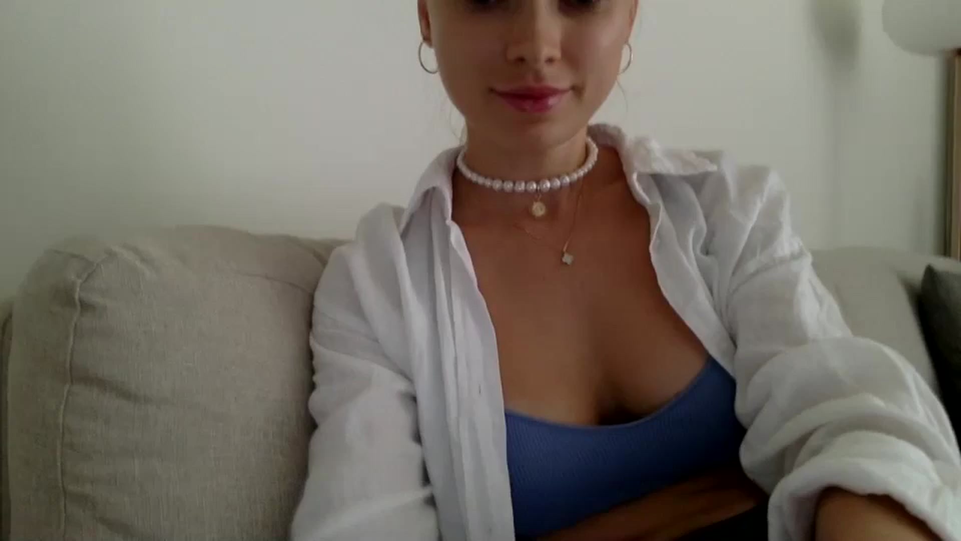 Gallery image thumbnail from Bestannforu's myfreecams stream on, 03/17/2025, 07:38 image 18 of 20