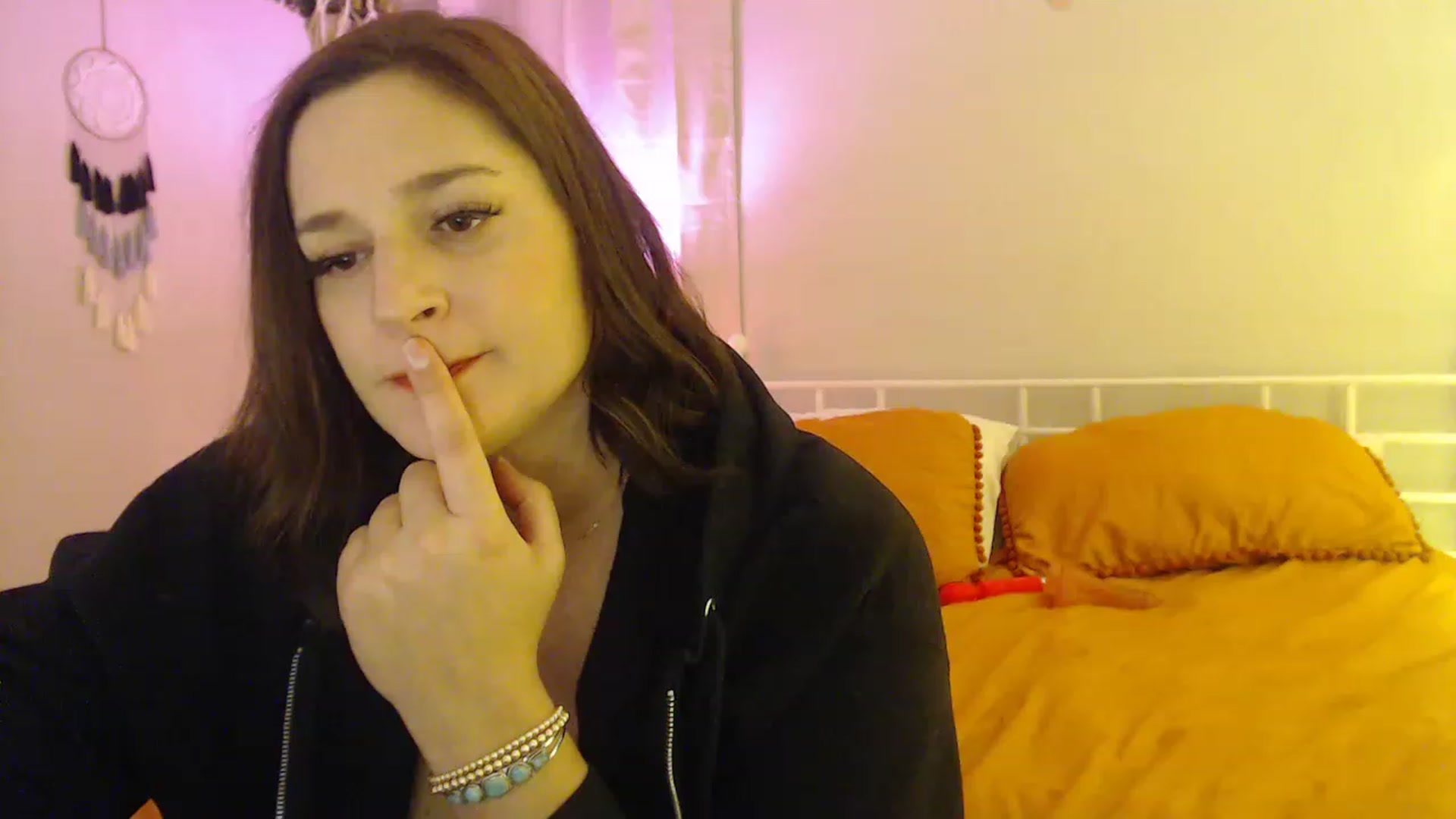 Gallery image thumbnail from Beth_Blakeley's myfreecams stream on, 11/21/2022, 06:02 image 6 of 20