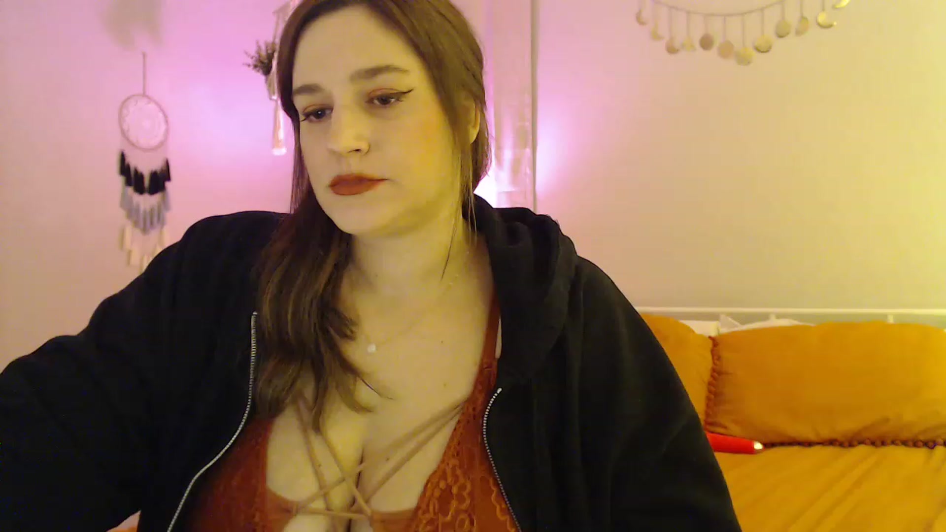 Gallery image thumbnail from Beth_Blakeley's myfreecams stream on, 12/11/2022, 02:52 image 4 of 20