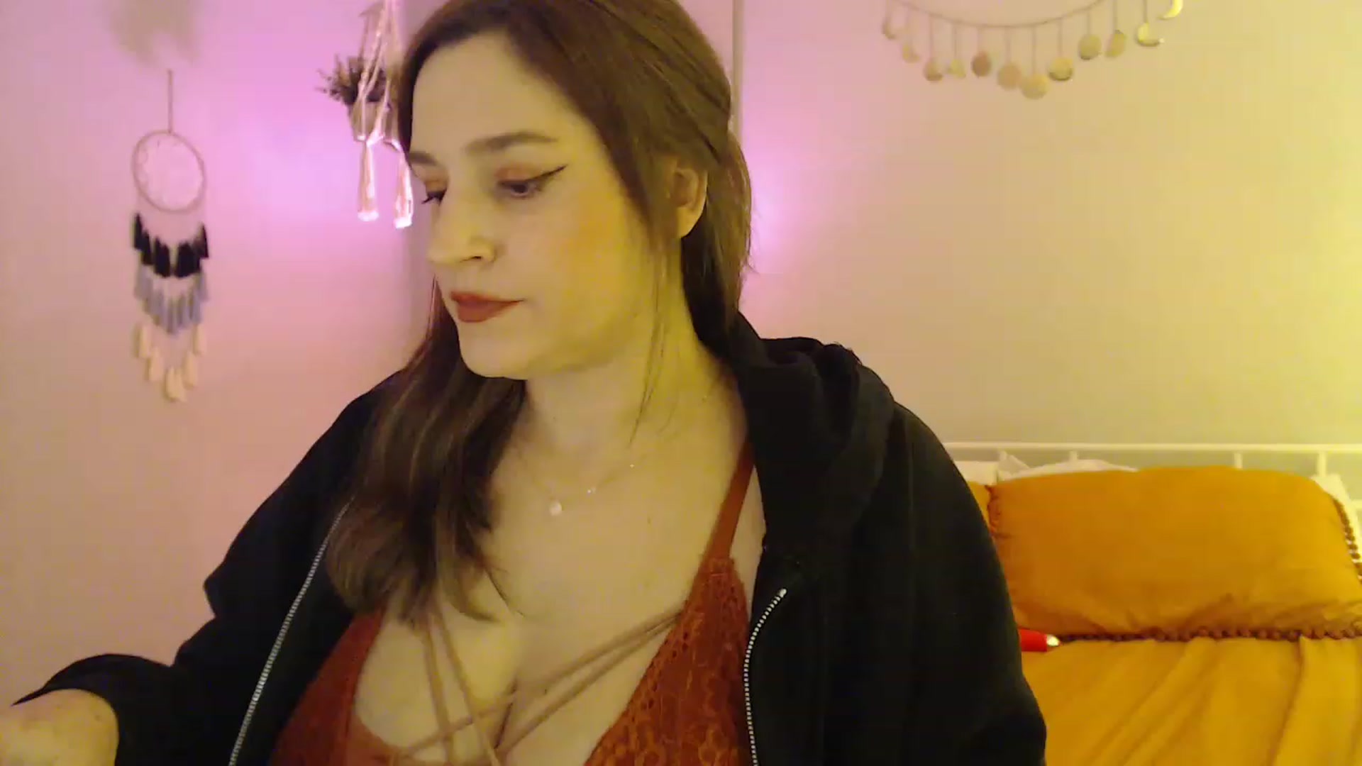 Gallery image thumbnail from Beth_Blakeley's myfreecams stream on, 12/11/2022, 02:52 image 16 of 20