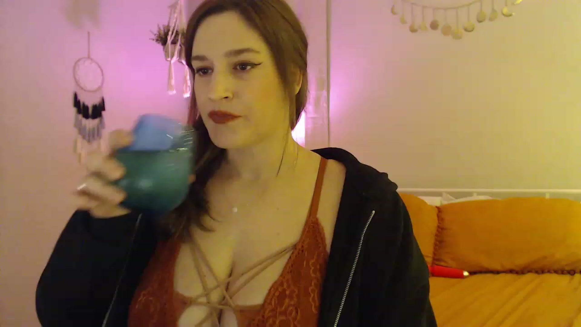 Gallery image thumbnail from Beth_Blakeley's myfreecams stream on, 12/11/2022, 02:52 image 3 of 20