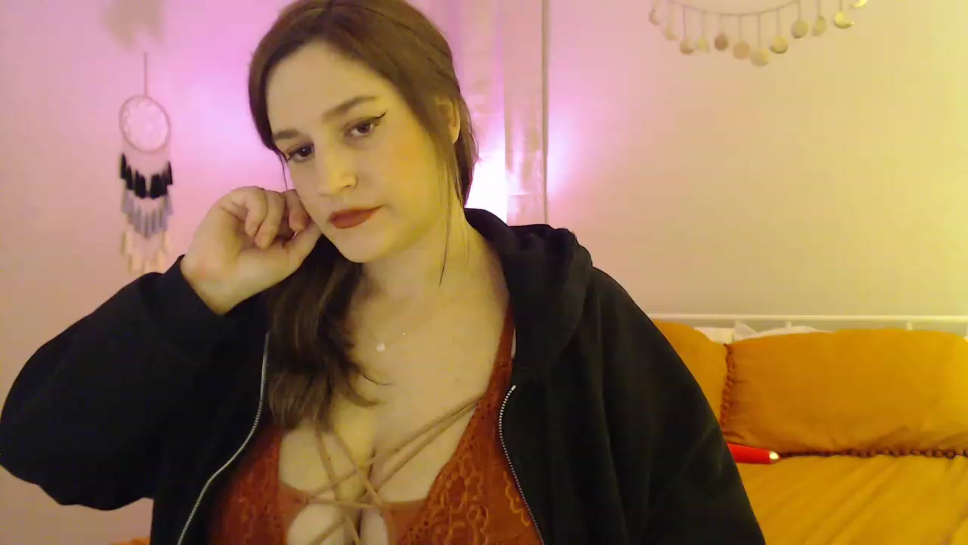 Gallery image thumbnail from Beth_Blakeley's myfreecams stream on, 12/11/2022, 02:52 image 5 of 20