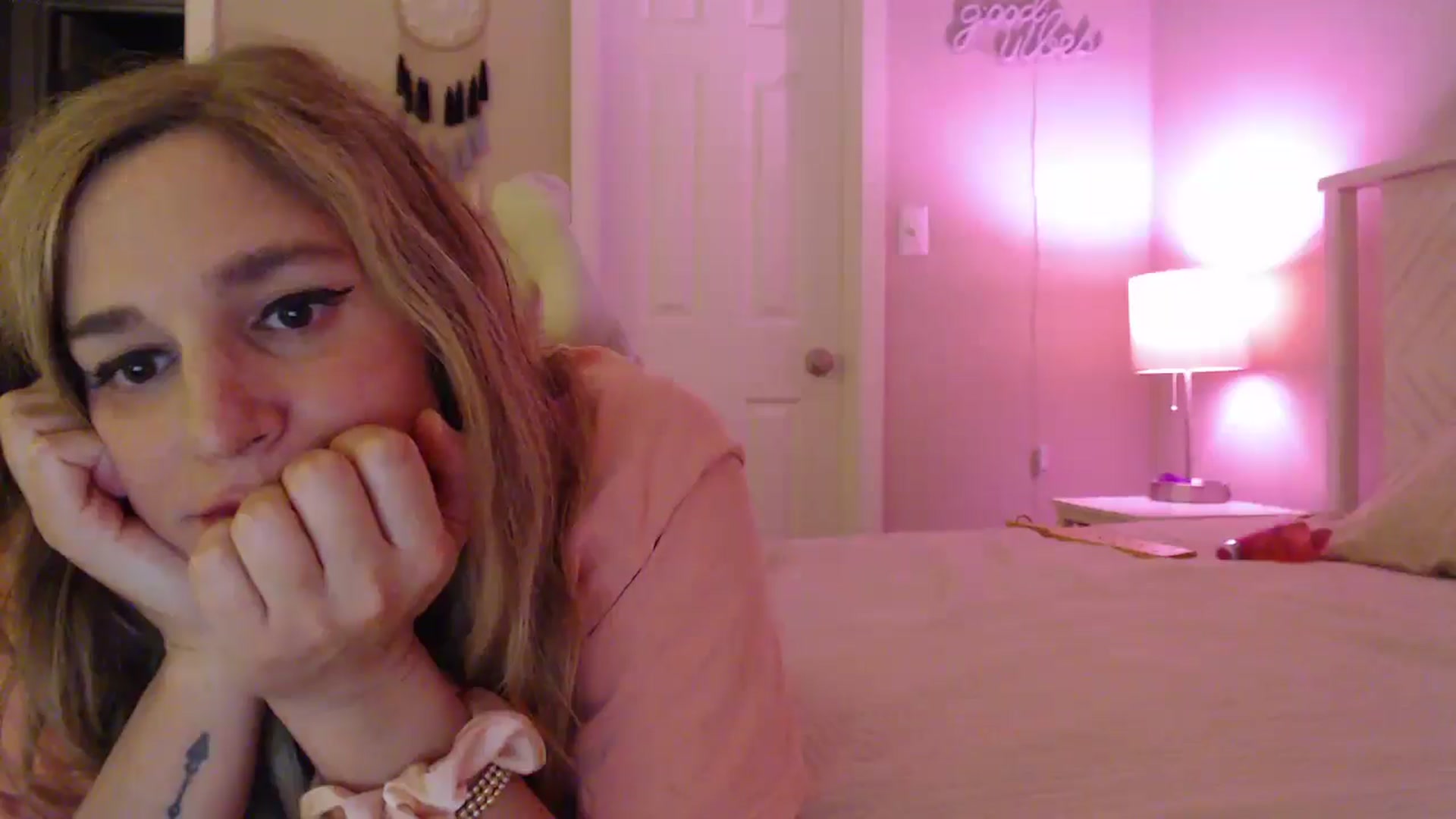 Gallery image thumbnail from Beth_Blakeley's myfreecams stream on, 04/20/2025, 10:56 image 19 of 20