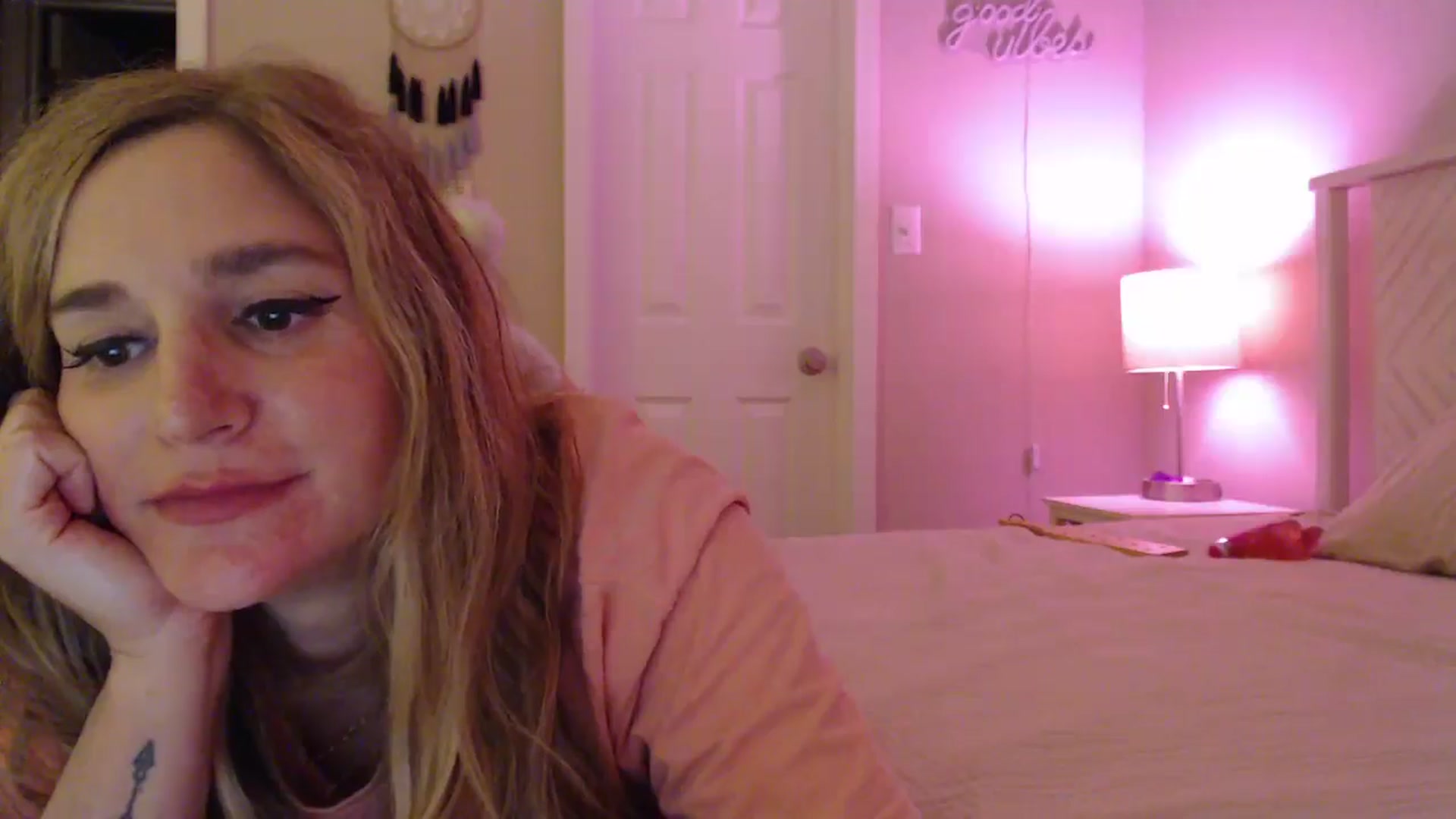 Gallery image thumbnail from Beth_Blakeley's myfreecams stream on, 04/20/2025, 10:56 image 18 of 20