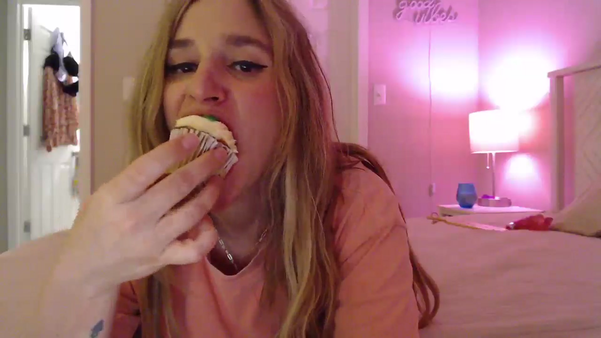 Gallery image thumbnail from Beth_Blakeley's myfreecams stream on, 04/20/2025, 10:56 image 6 of 20