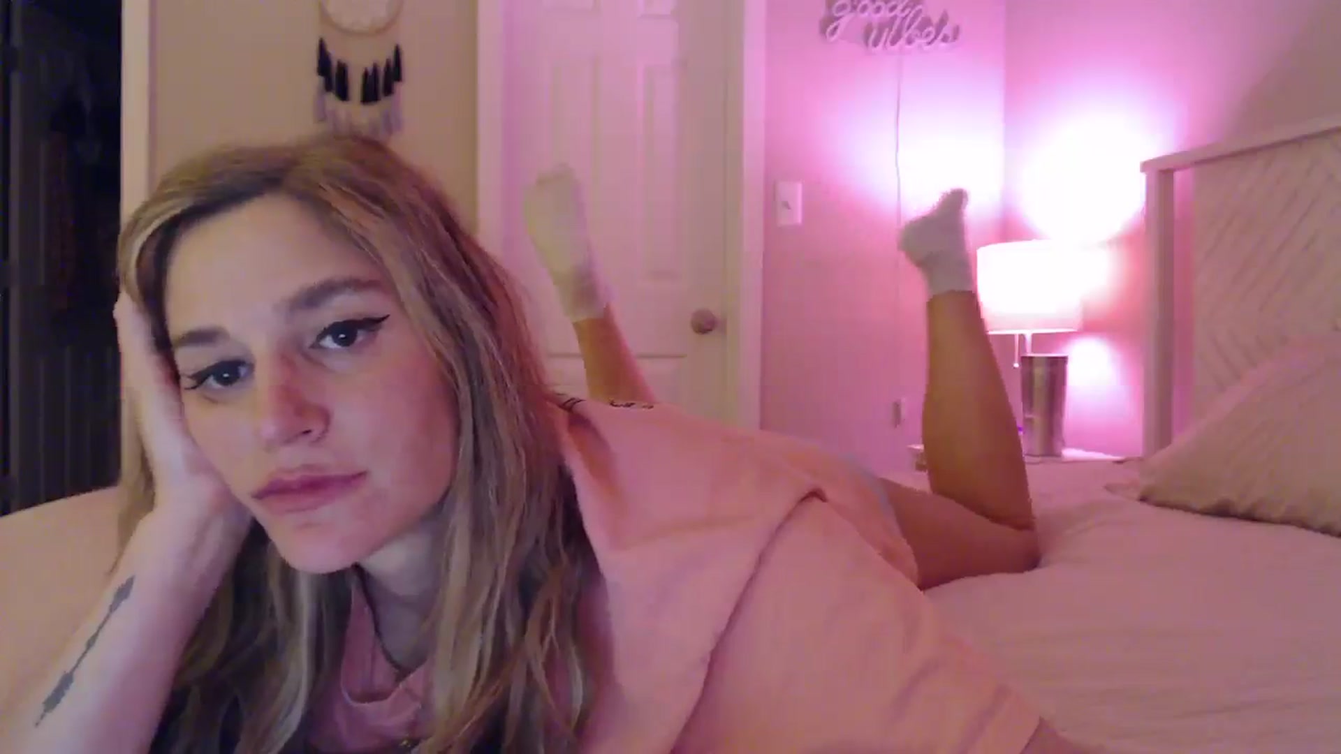 Gallery image thumbnail from Beth_Blakeley's myfreecams stream on, 04/20/2025, 11:49 image 14 of 20
