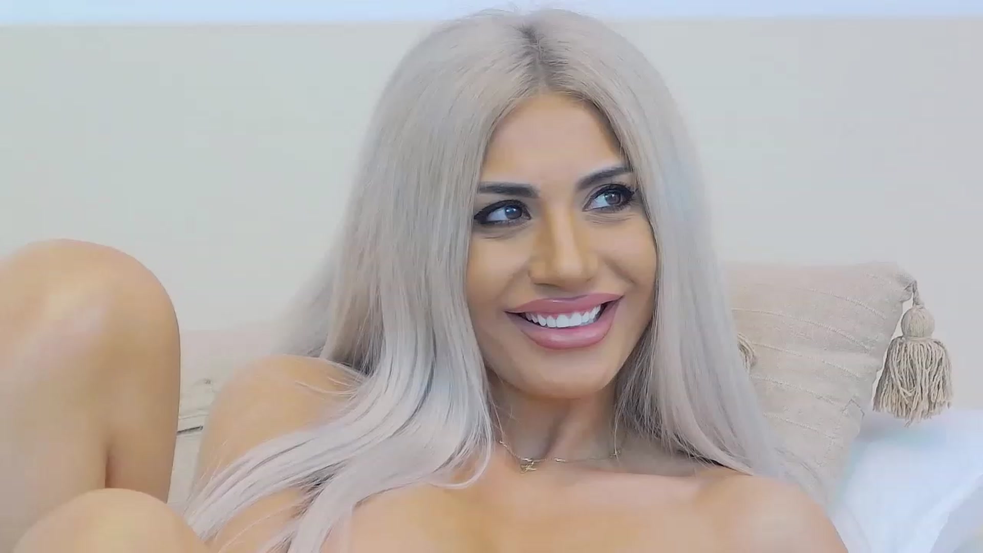 Gallery image thumbnail from Bethierussell's myfreecams stream on, 12/05/2022, 24:37 image 2 of 20