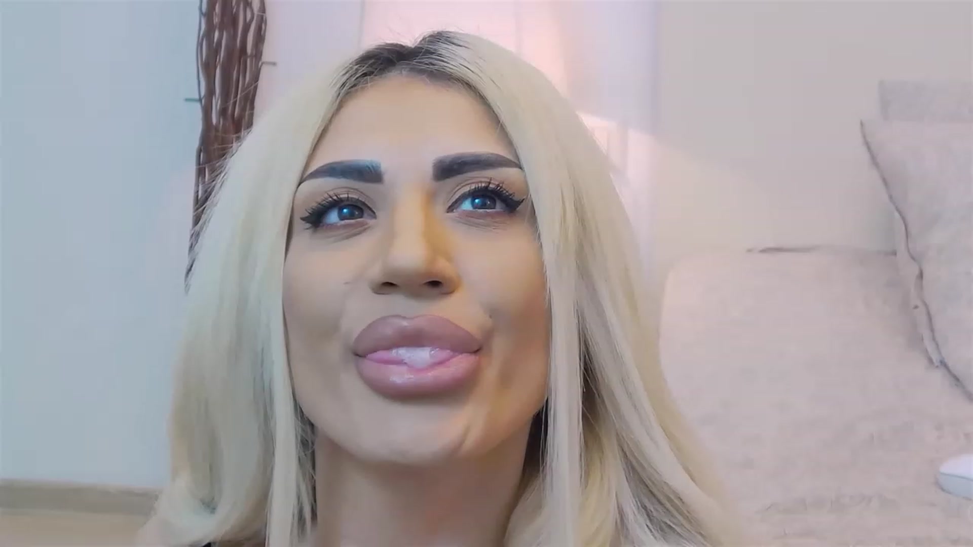 Gallery image thumbnail from Bethierussell's myfreecams stream on, 02/05/2023, 22:05 image 20 of 20