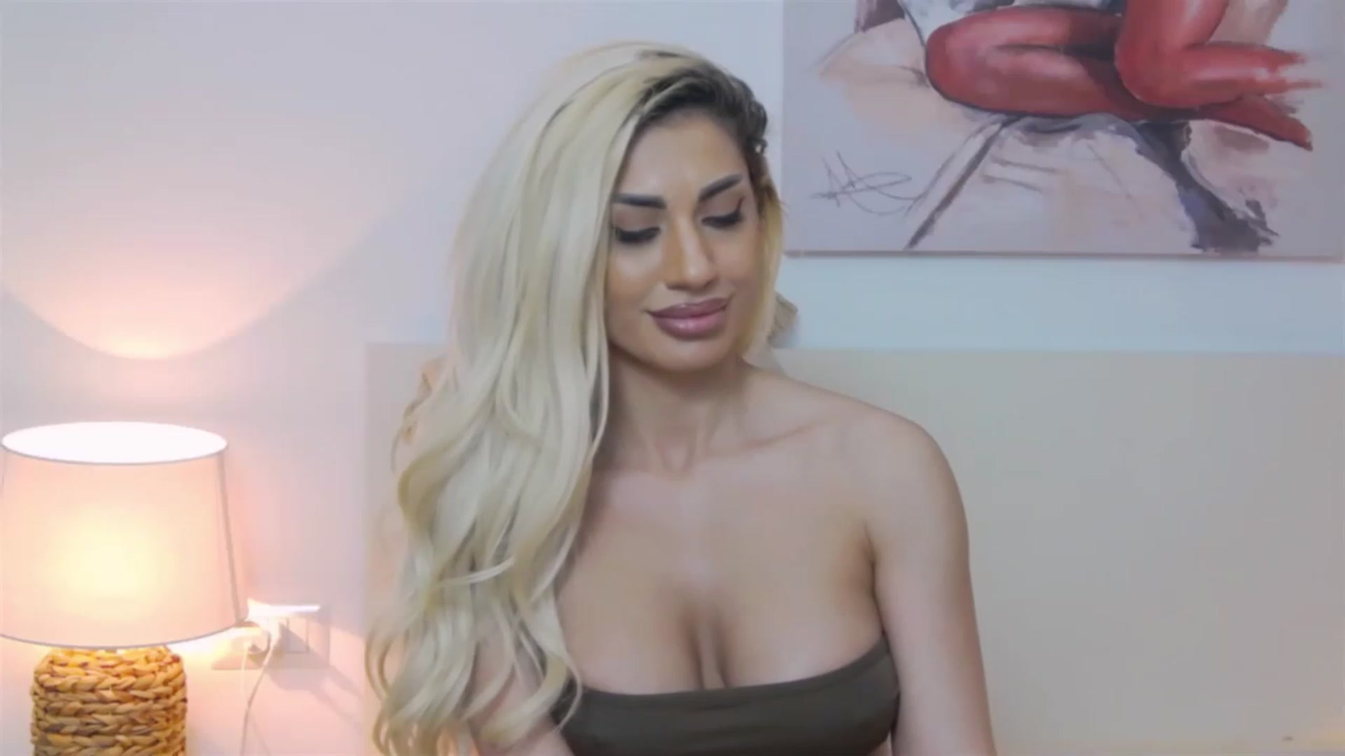 Gallery image thumbnail from Bethierussell's myfreecams stream on, 04/08/2023, 23:09 image 7 of 20