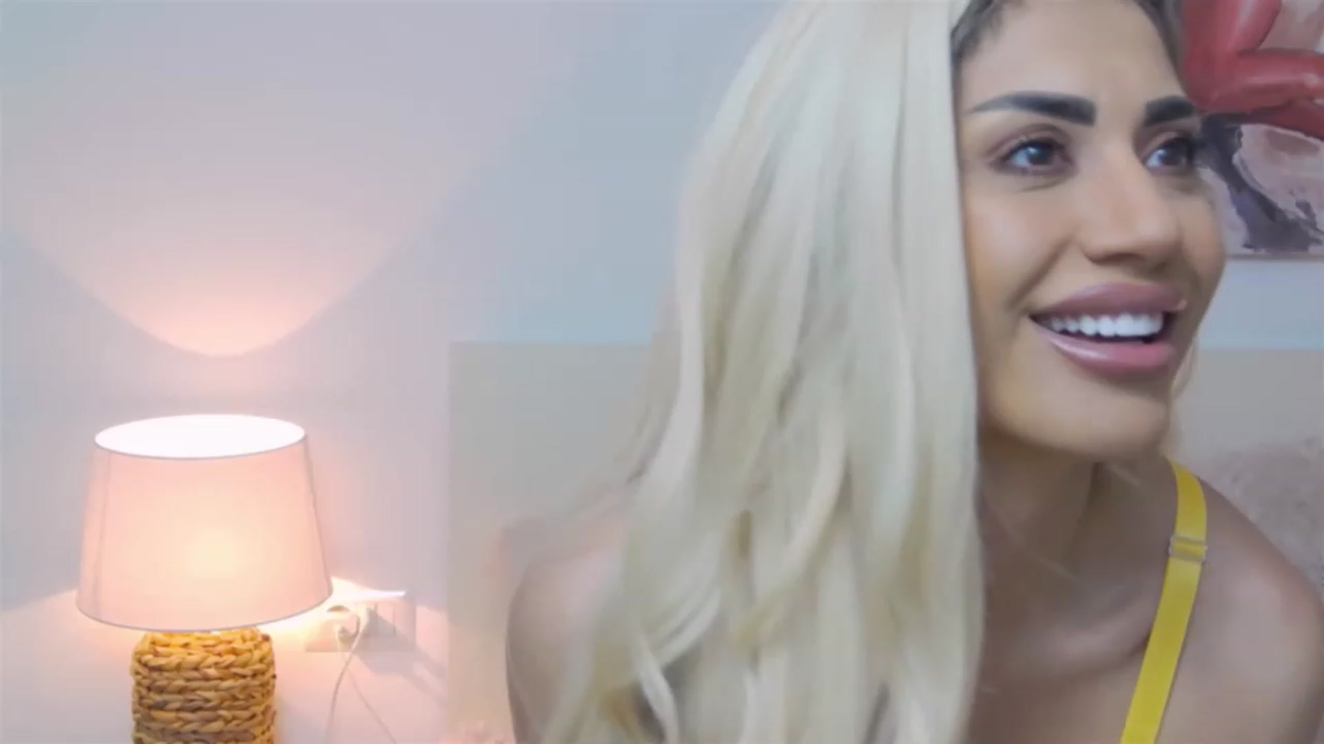 Gallery image thumbnail from Bethierussell's myfreecams stream on, 04/09/2023, 23:15 image 10 of 20