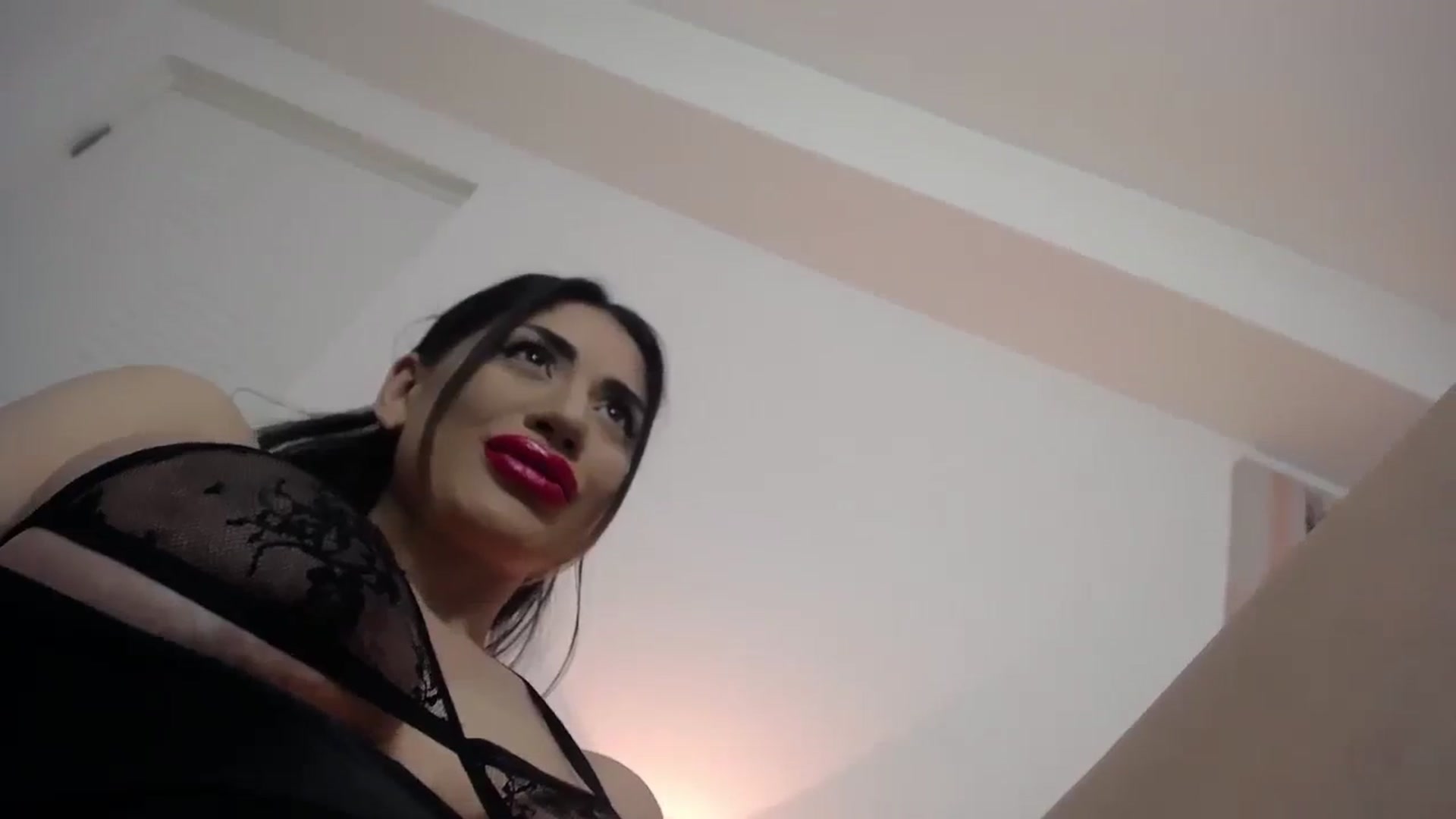 Gallery image thumbnail from Bethierussell's myfreecams stream on, 02/02/2024, 24:45 image 14 of 20
