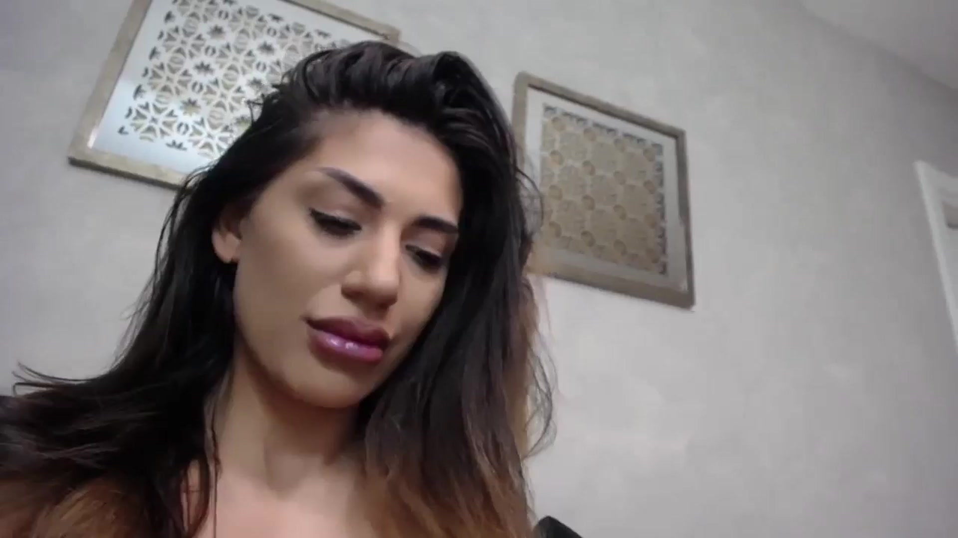 Gallery image thumbnail from Bethierussell's myfreecams stream on, 09/09/2024, 05:20 image 6 of 20