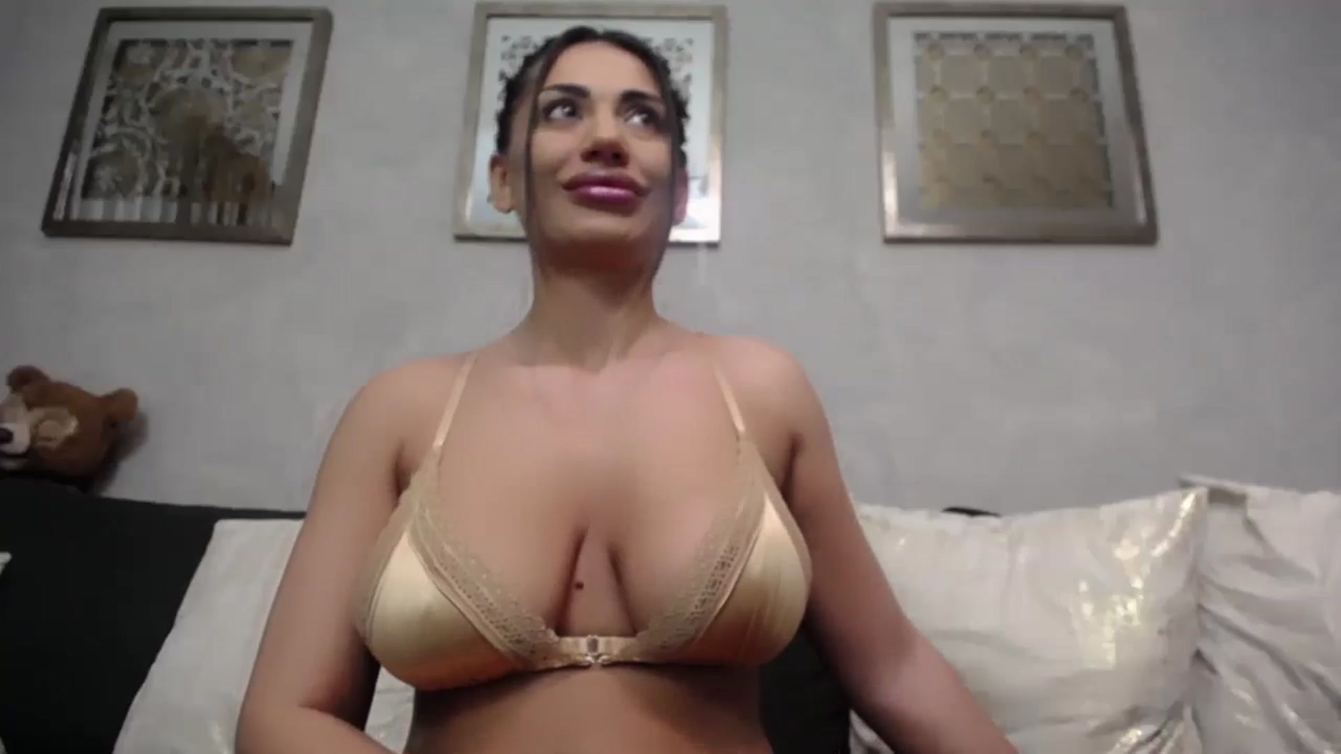 Gallery image thumbnail from Bethierussell's myfreecams stream on, 09/16/2024, 04:24 image 8 of 20