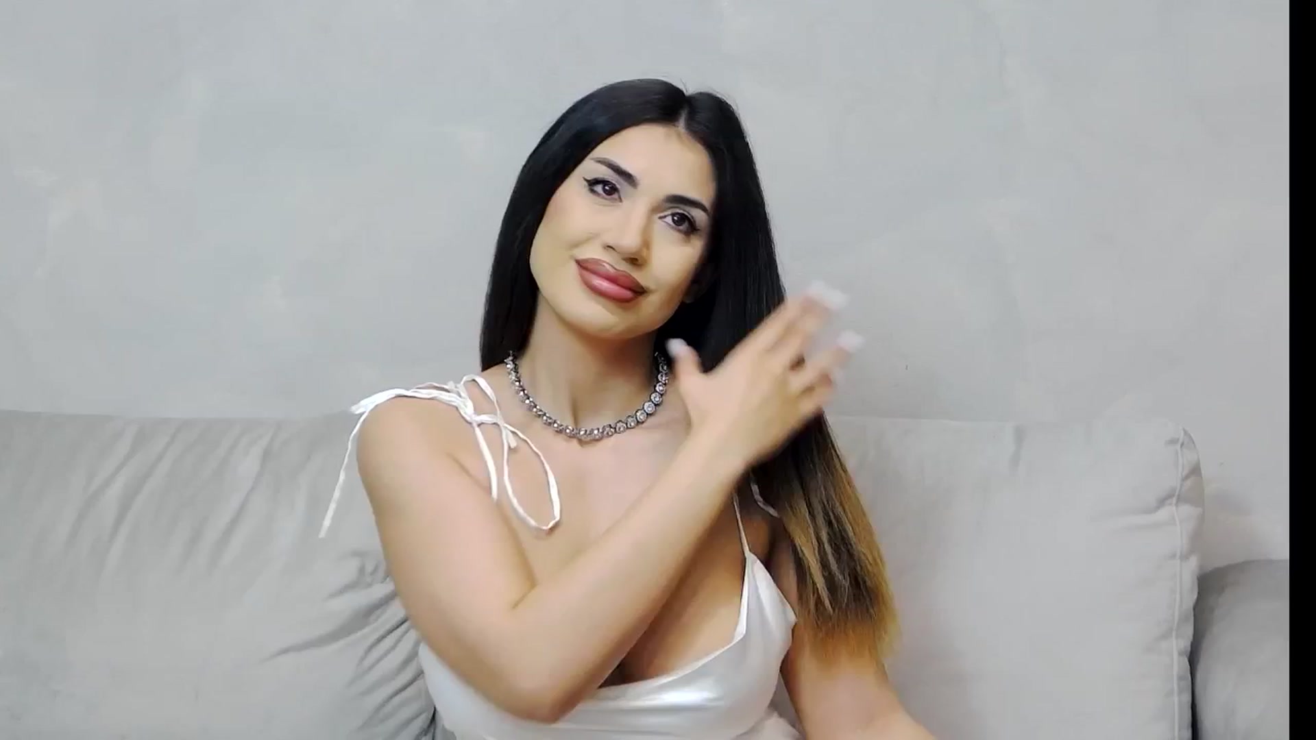 Gallery image thumbnail from Bethierussell's myfreecams stream on, 12/15/2024, 23:31 image 2 of 20