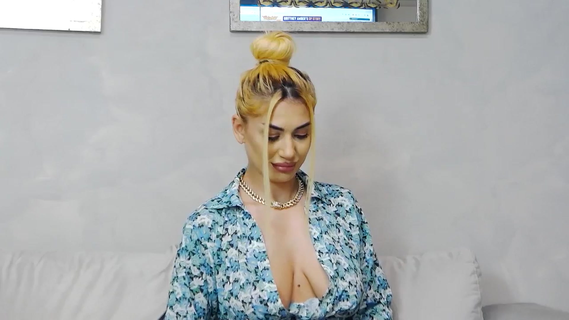 Gallery image thumbnail from Bethierussell's myfreecams stream on, 01/17/2025, 02:30 image 11 of 20