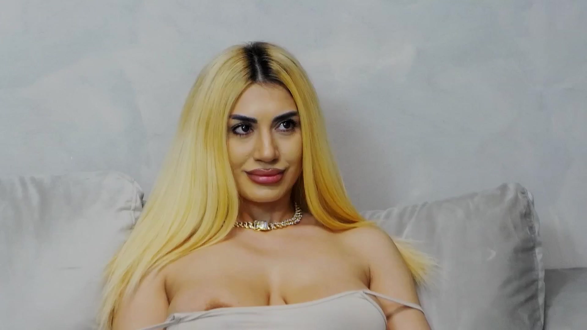 Gallery image thumbnail from Bethierussell's myfreecams stream on, 01/21/2025, 03:20 image 5 of 20