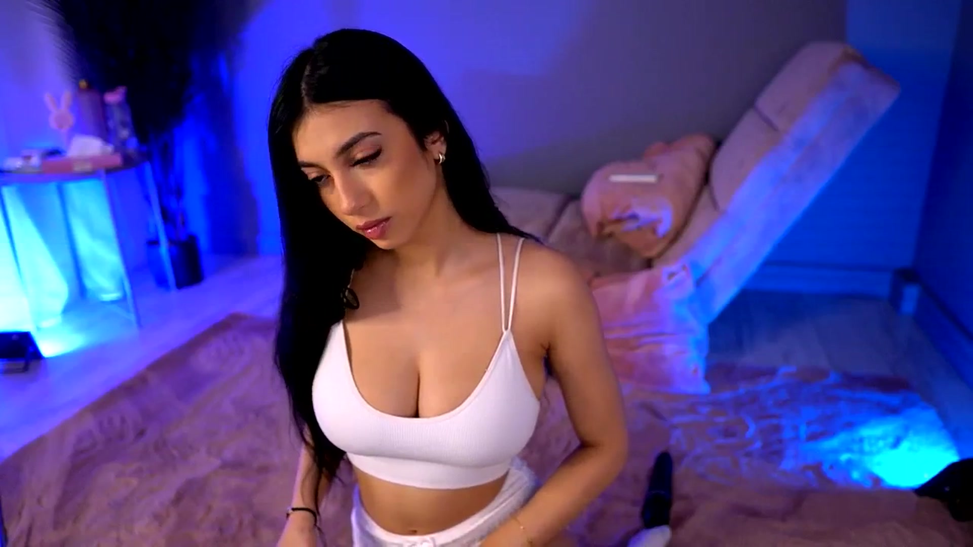 Gallery image thumbnail from BetsyGonzale's myfreecams stream on, 05/17/2025, 12:03 image 6 of 20