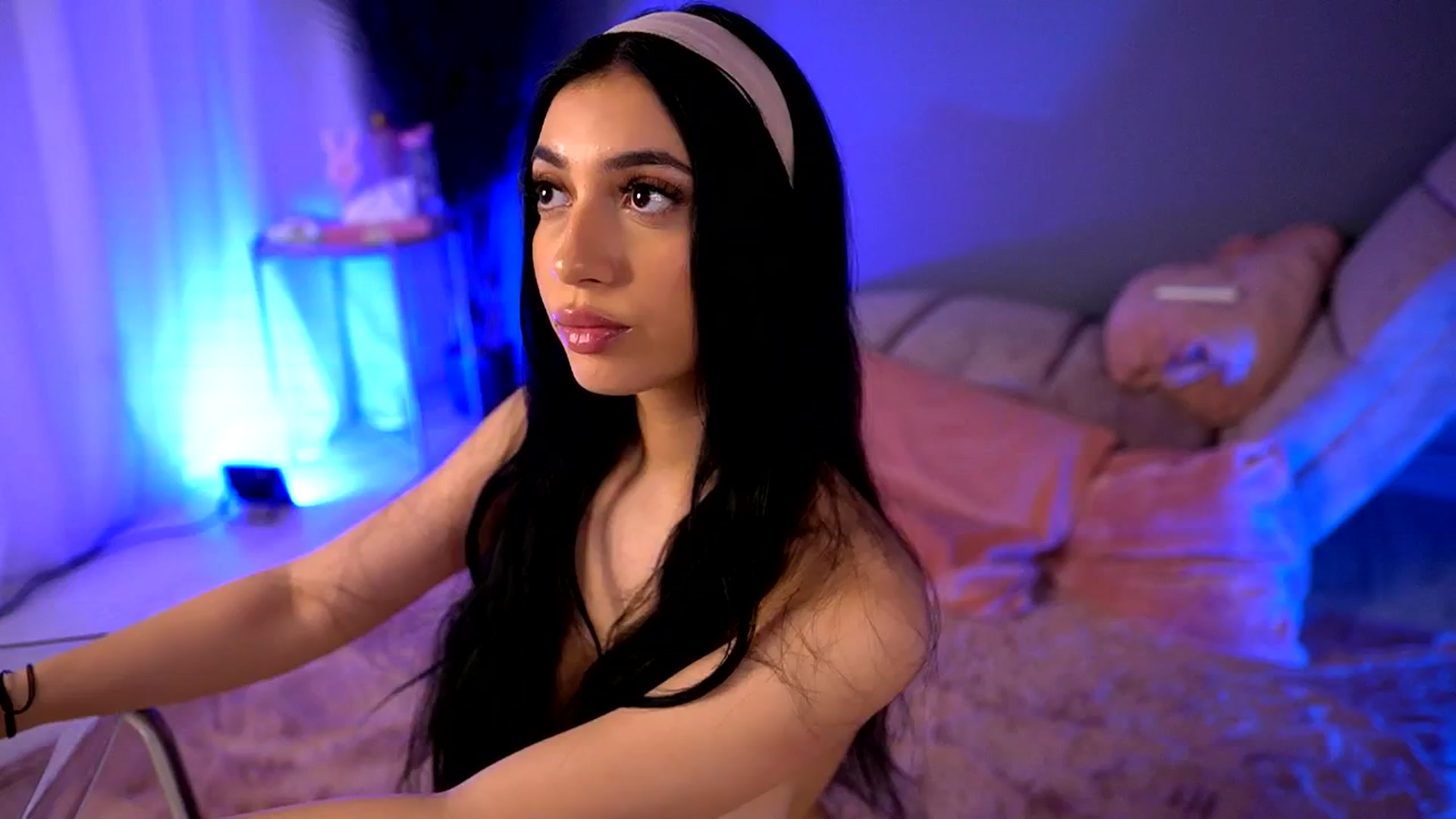 Gallery image thumbnail from BetsyGonzale's myfreecams stream on, 05/18/2025, 07:27 image 17 of 20