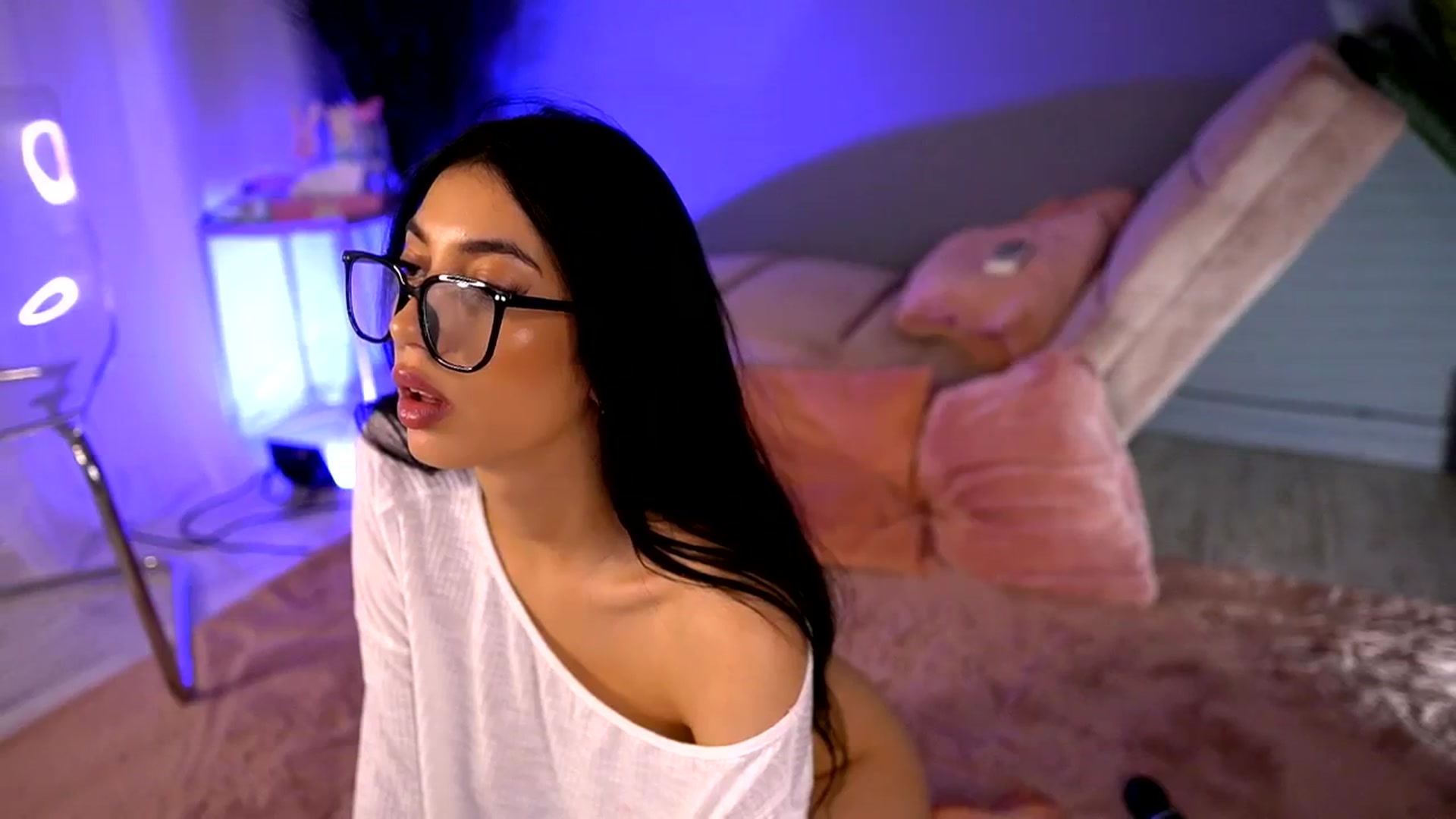 Gallery image thumbnail from BetsyGonzale's myfreecams stream on, 05/21/2025, 11:07 image 13 of 20