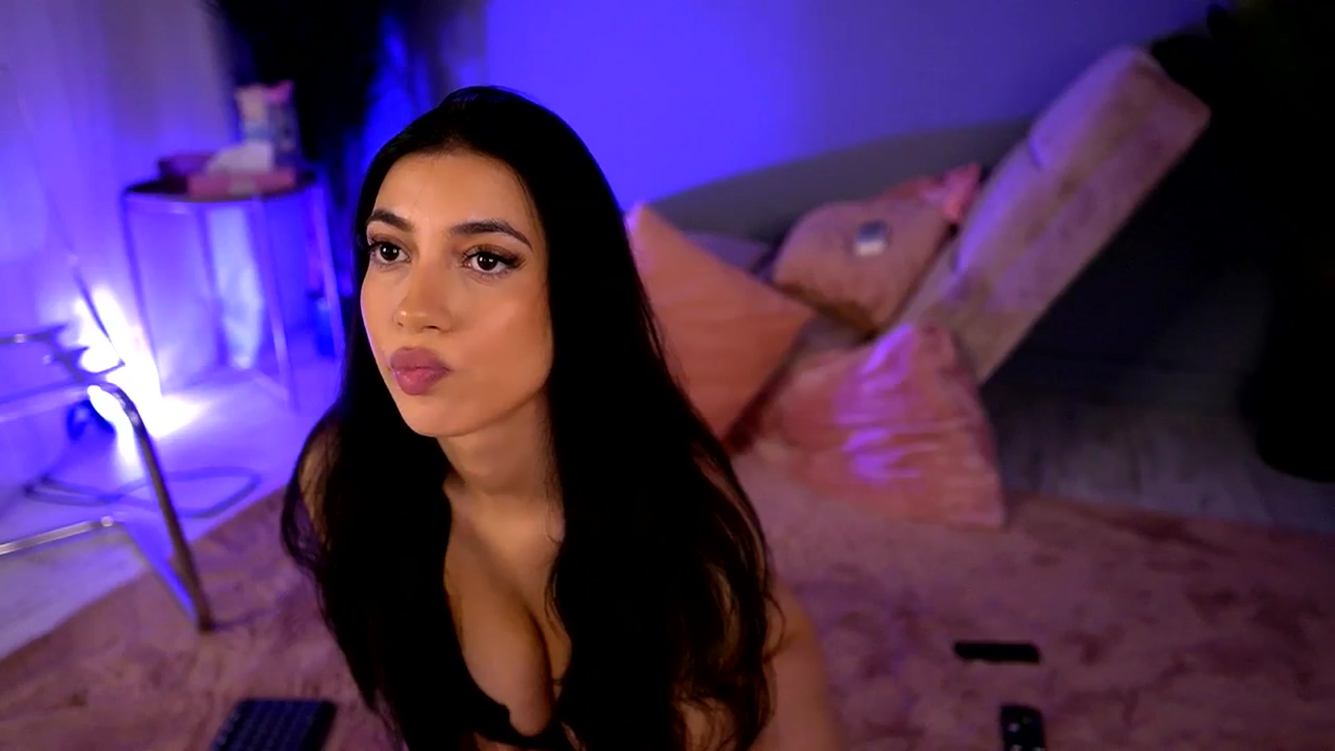 Gallery image thumbnail from BetsyGonzale's myfreecams stream on, 05/24/2025, 10:12 image 4 of 20