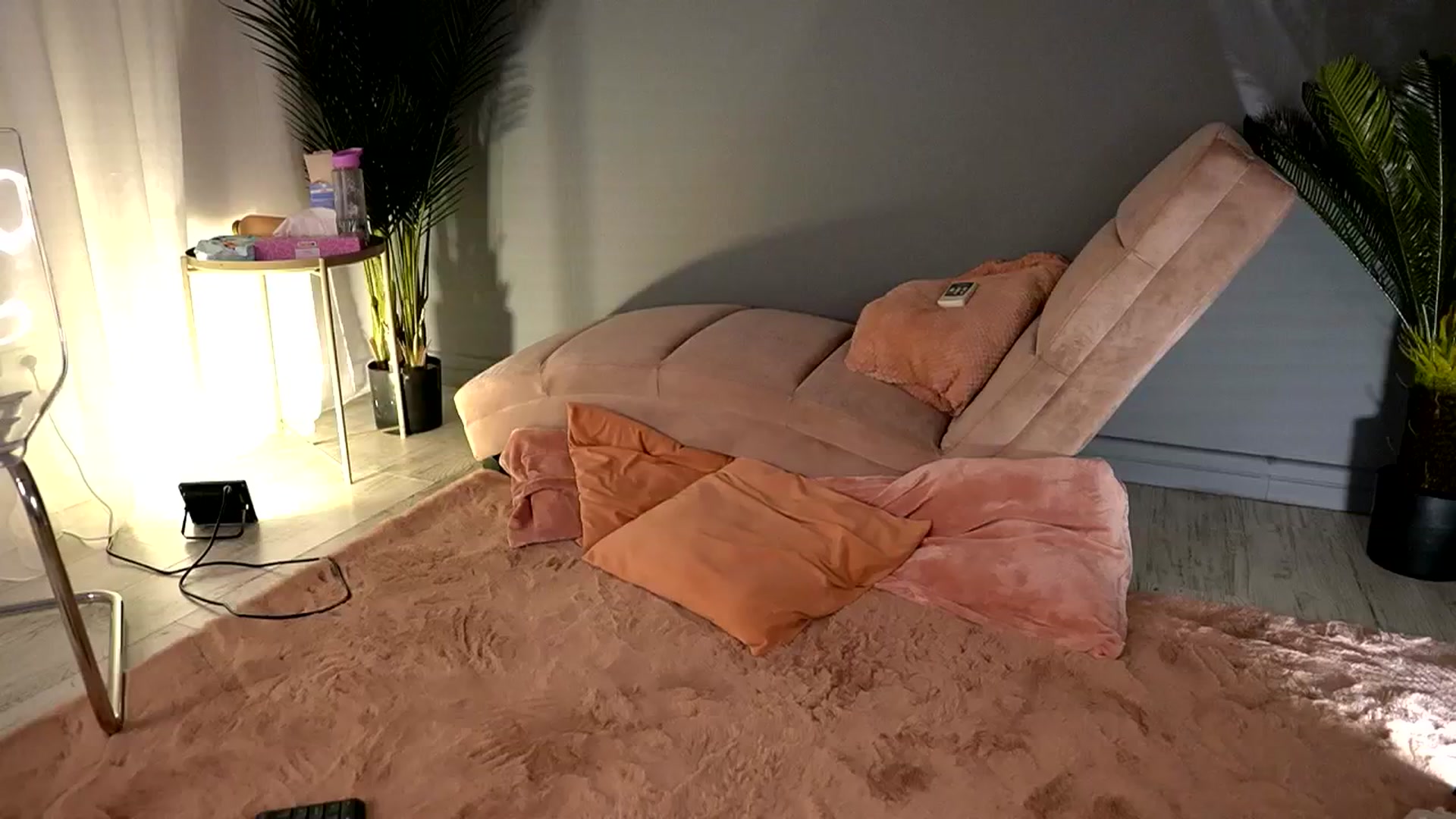 Gallery image thumbnail from BetsyGonzale's myfreecams stream on, 05/25/2025, 09:50 image 1 of 20