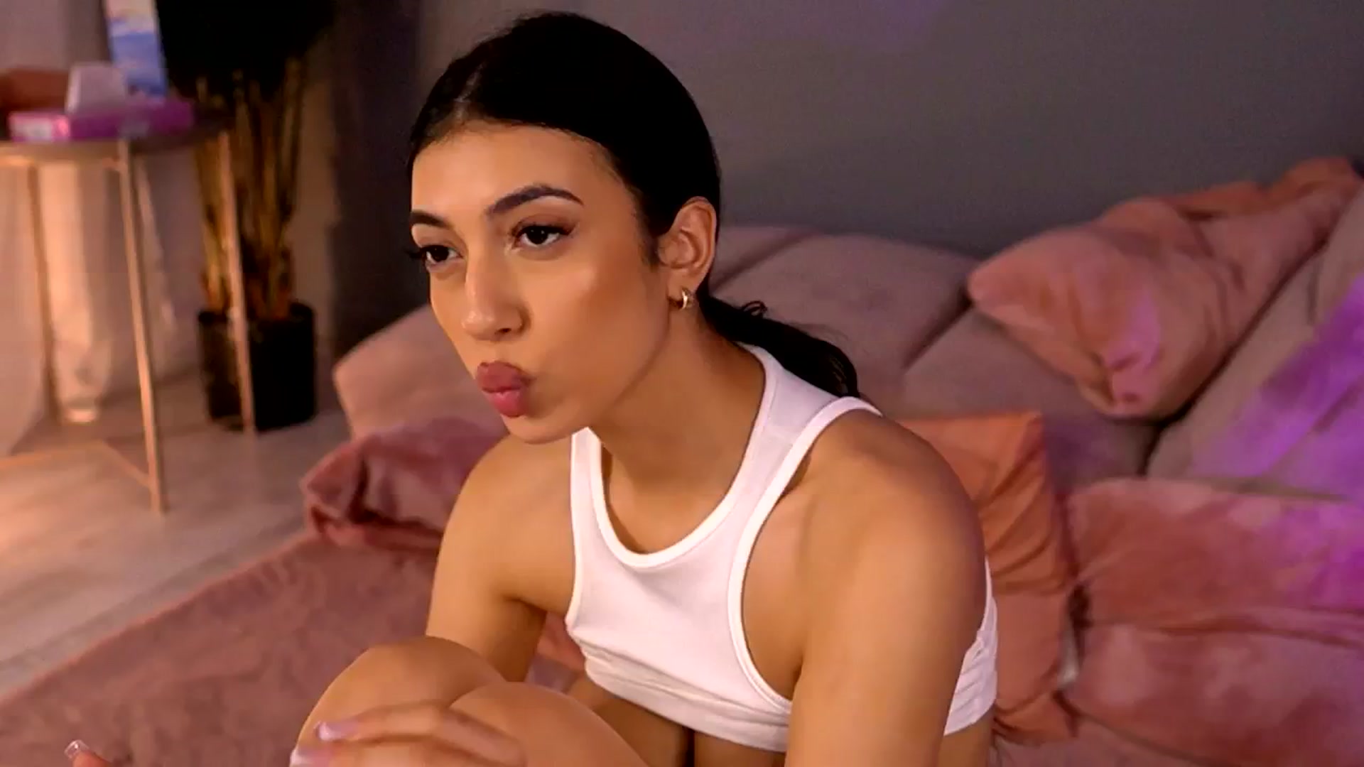 Gallery image thumbnail from BetsyGonzale's myfreecams stream on, 05/29/2025, 09:30 image 10 of 20