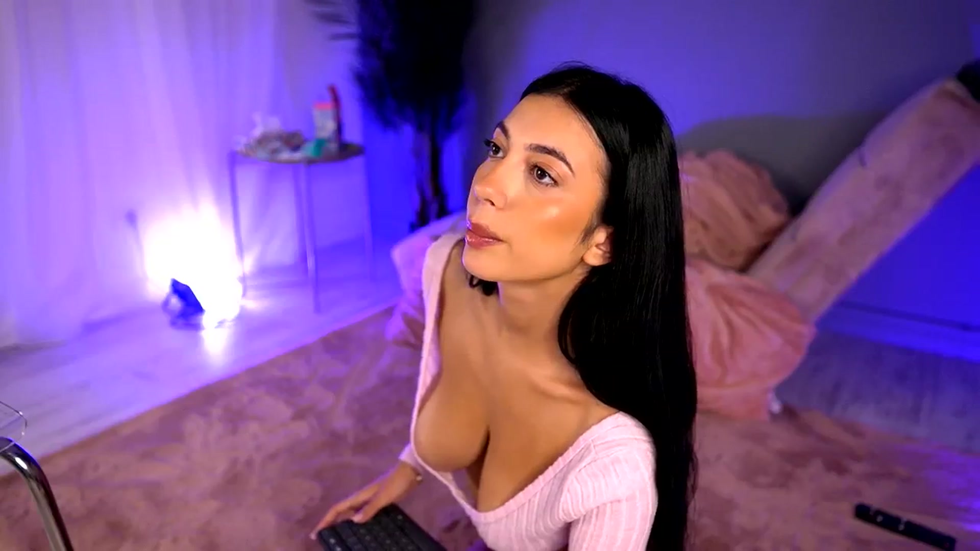 Gallery image thumbnail from BetsyGonzale's myfreecams stream on, 07/07/2025, 07:23 image 8 of 20