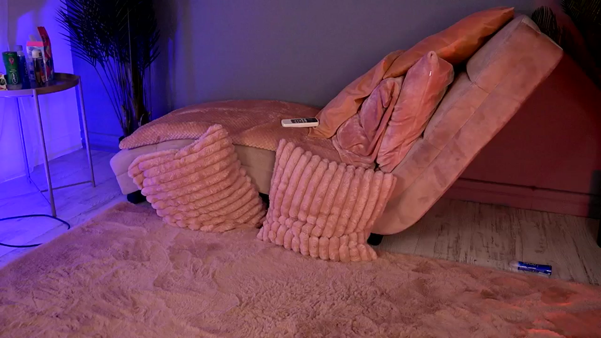 Gallery image thumbnail from BetsyGonzale's myfreecams stream on, 07/20/2025, 10:16 image 7 of 20