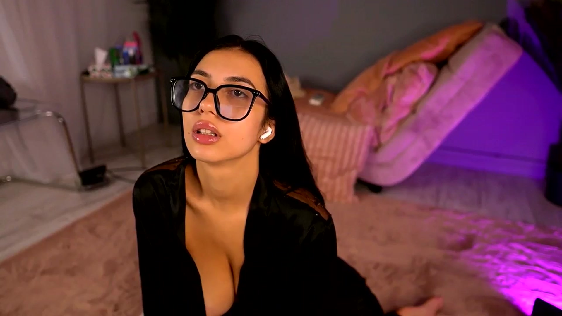 Gallery image thumbnail from BetsyGonzale's myfreecams stream on, 07/22/2025, 10:35 image 17 of 20