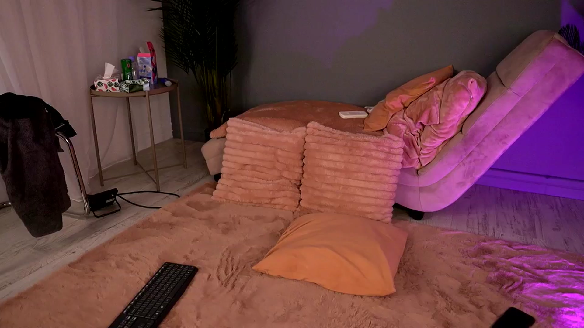 Gallery image thumbnail from BetsyGonzale's myfreecams stream on, 07/23/2025, 10:30 image 9 of 20
