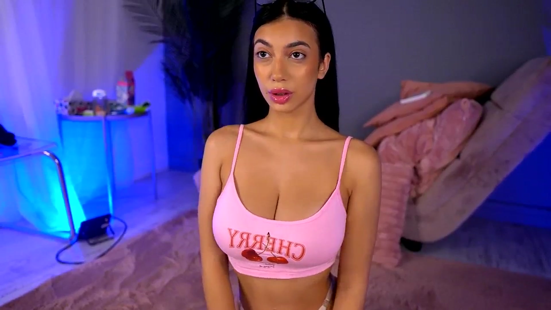 Gallery image thumbnail from BetsyGonzale's myfreecams stream on, 07/31/2025, 04:38 image 7 of 20