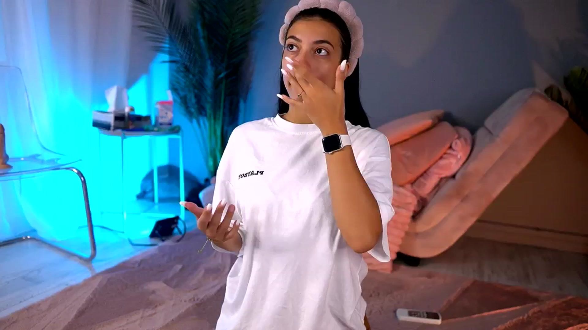 Gallery image thumbnail from BetsyGonzale's myfreecams stream on, 08/19/2025, 05:20 image 1 of 20