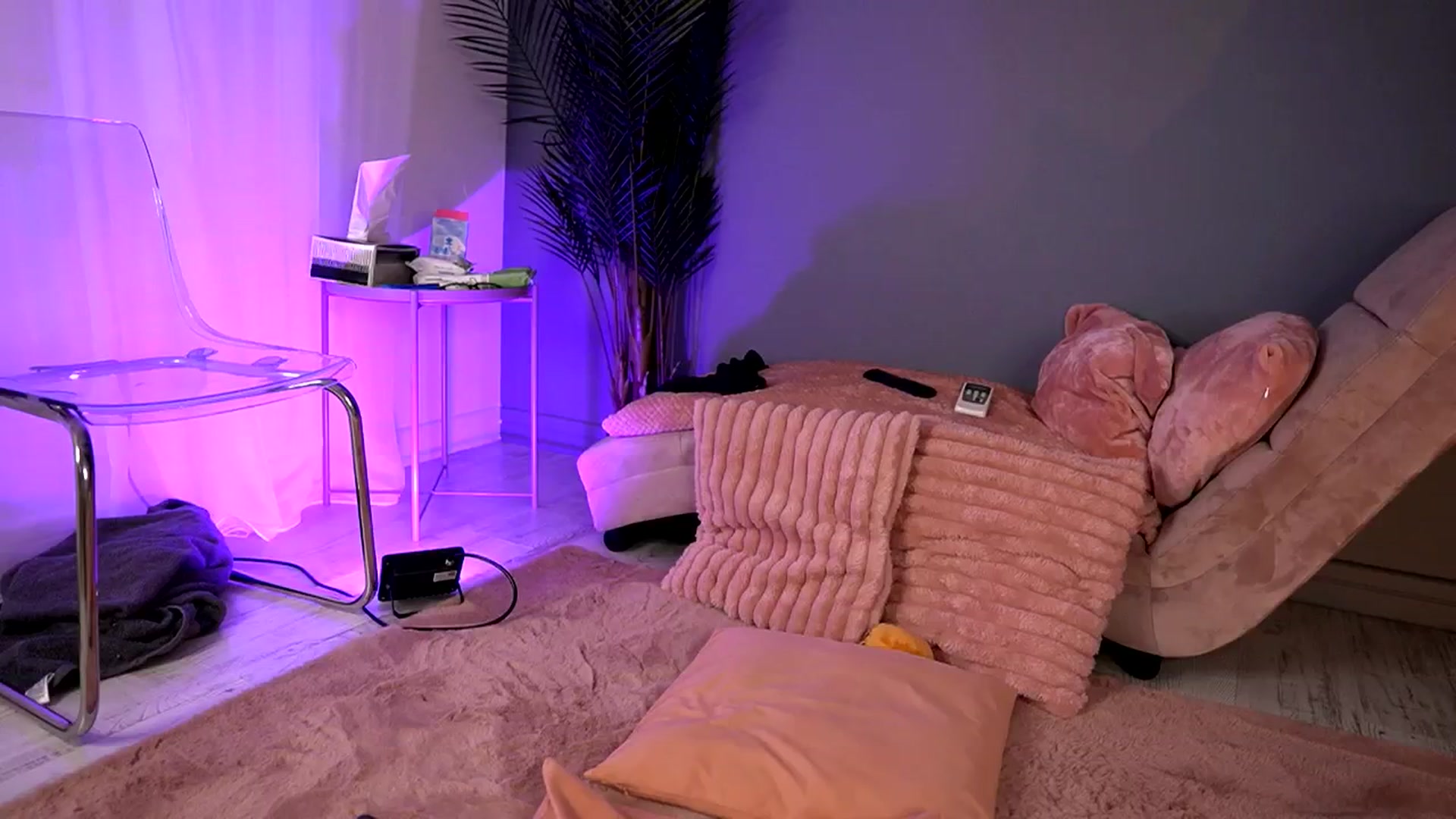 Gallery image thumbnail from BetsyGonzale's myfreecams stream on, 08/26/2025, 07:58 image 16 of 20