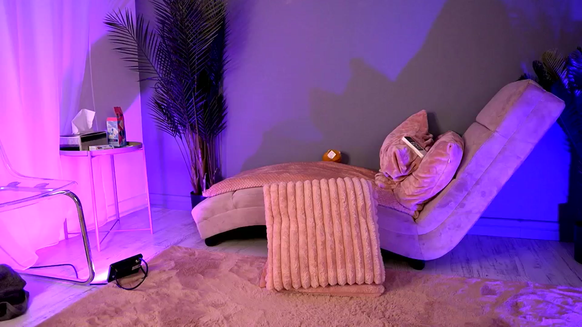 Gallery image thumbnail from BetsyGonzale's myfreecams stream on, 09/16/2025, 08:43 image 6 of 20