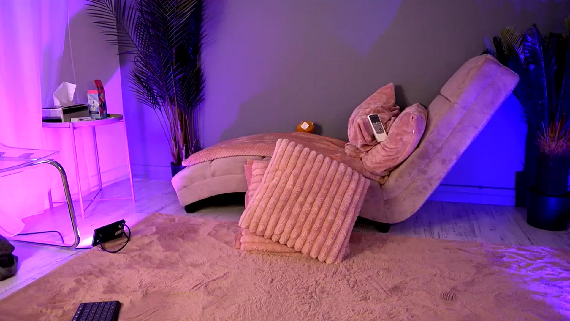Gallery image thumbnail from BetsyGonzale's myfreecams stream on, 09/16/2025, 11:06 image 10 of 20