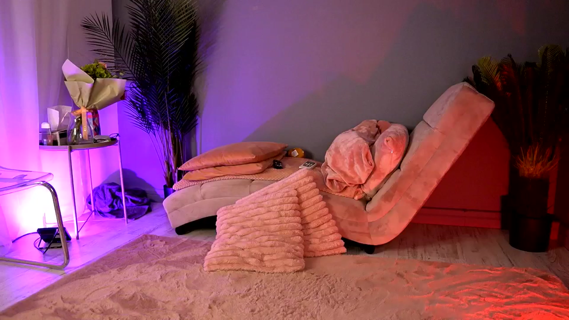 Gallery image thumbnail from BetsyGonzale's myfreecams stream on, 09/24/2025, 11:43 image 5 of 20