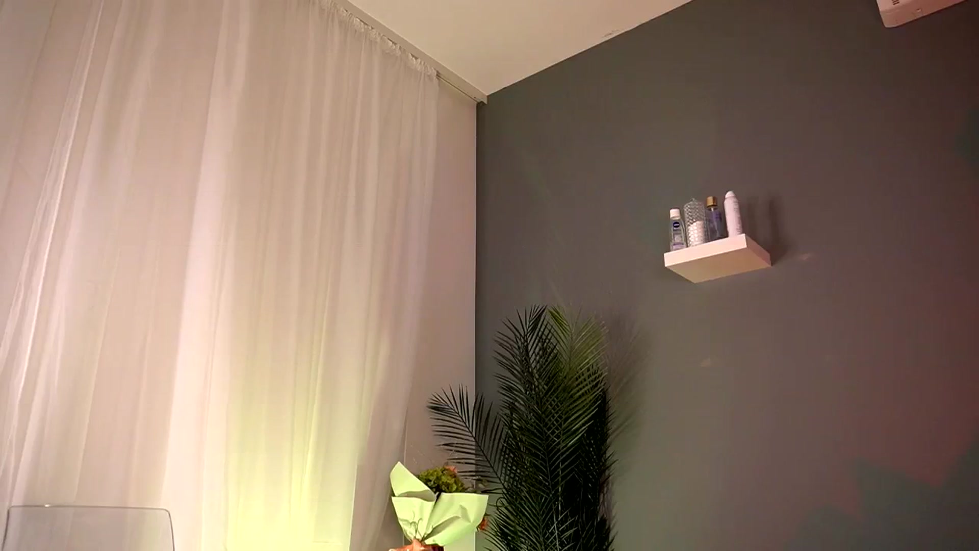 Gallery image thumbnail from BetsyGonzale's myfreecams stream on, 09/29/2025, 11:54 image 11 of 20