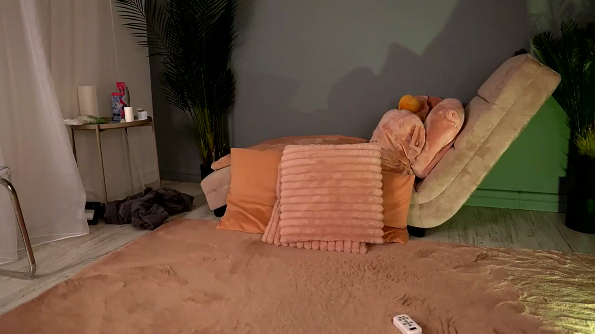 Gallery image thumbnail from BetsyGonzale's myfreecams stream on, 10/18/2025, 09:55 image 13 of 20