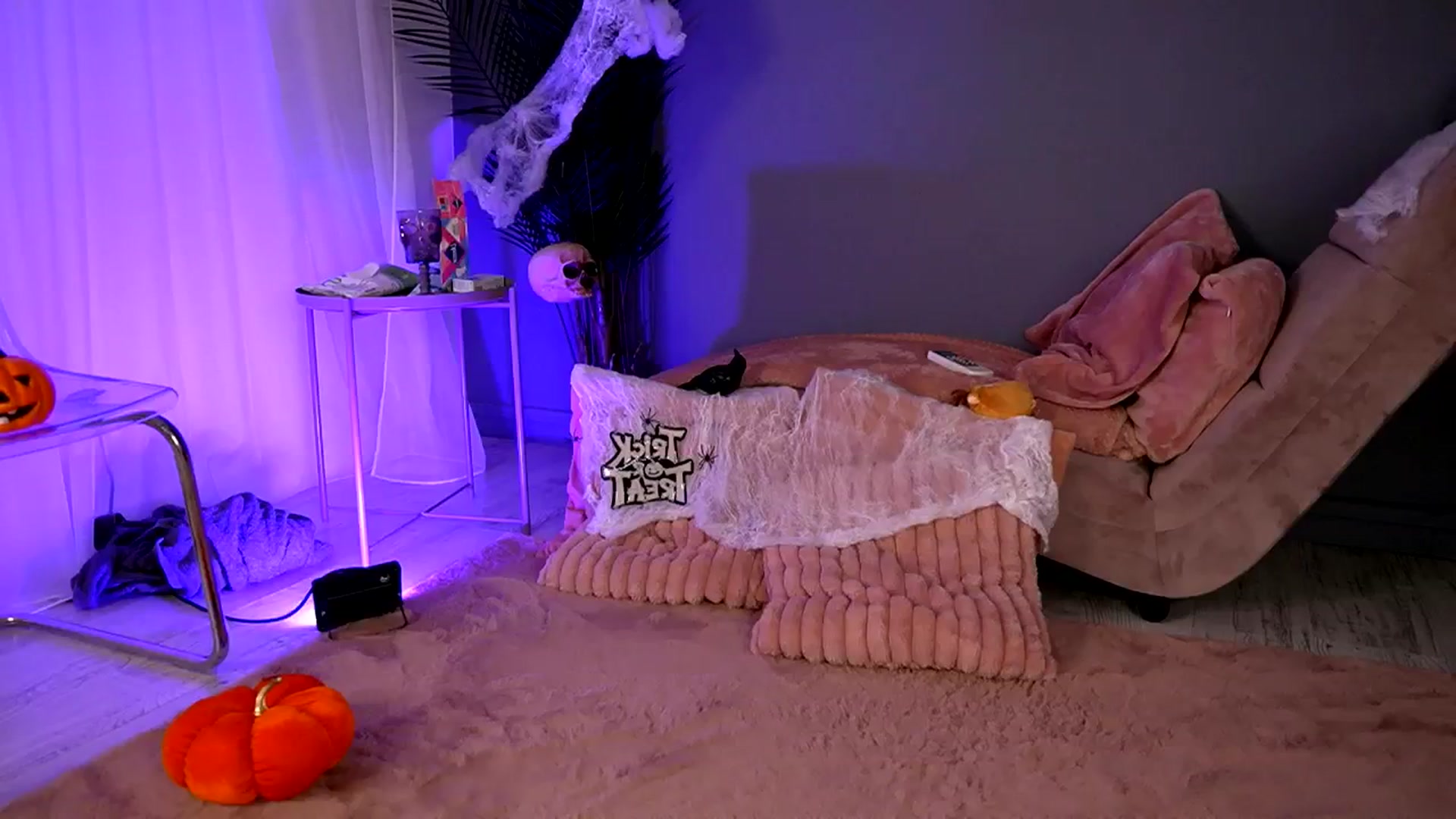 Gallery image thumbnail from BetsyGonzale's myfreecams stream on, 10/28/2025, 12:00 image 6 of 20