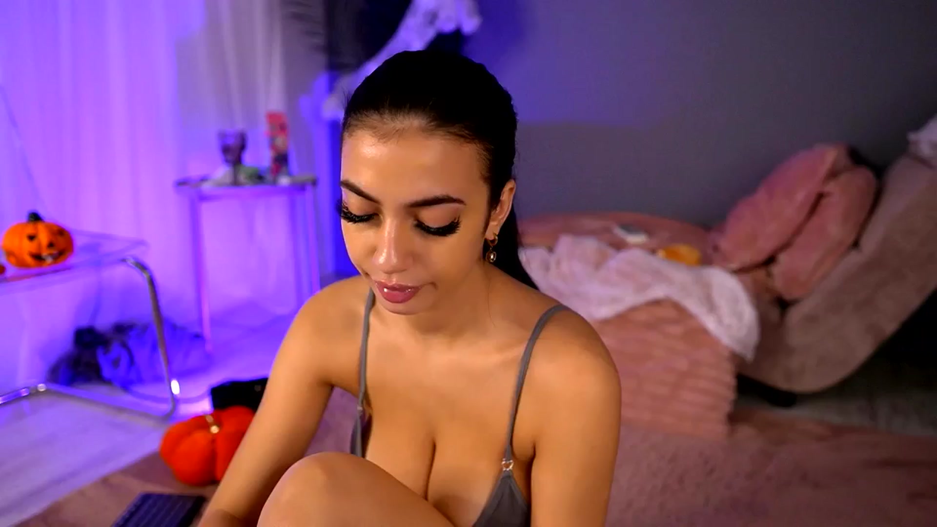 Gallery image thumbnail from BetsyGonzale's myfreecams stream on, 10/29/2025, 10:53 image 12 of 20