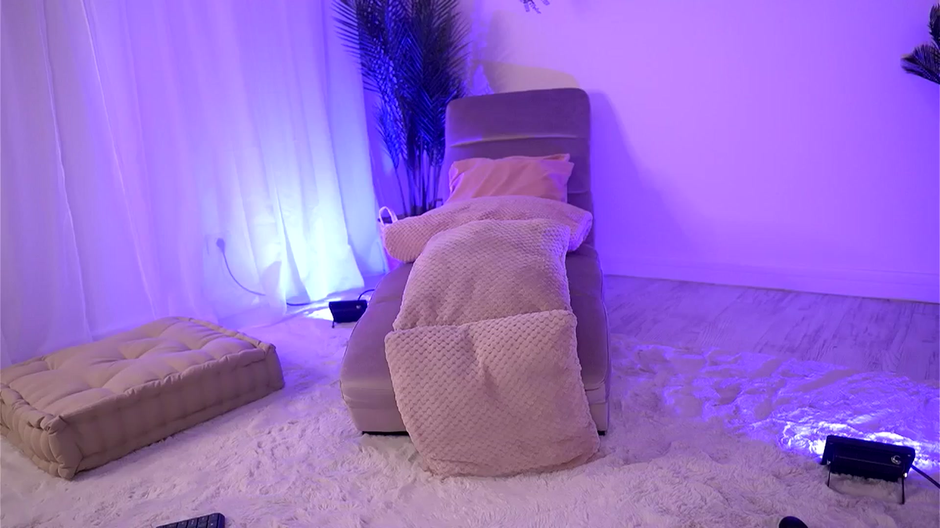 Gallery image thumbnail from BetsyGonzale's myfreecams stream on, 03/13/2026, 08:39 image 13 of 20