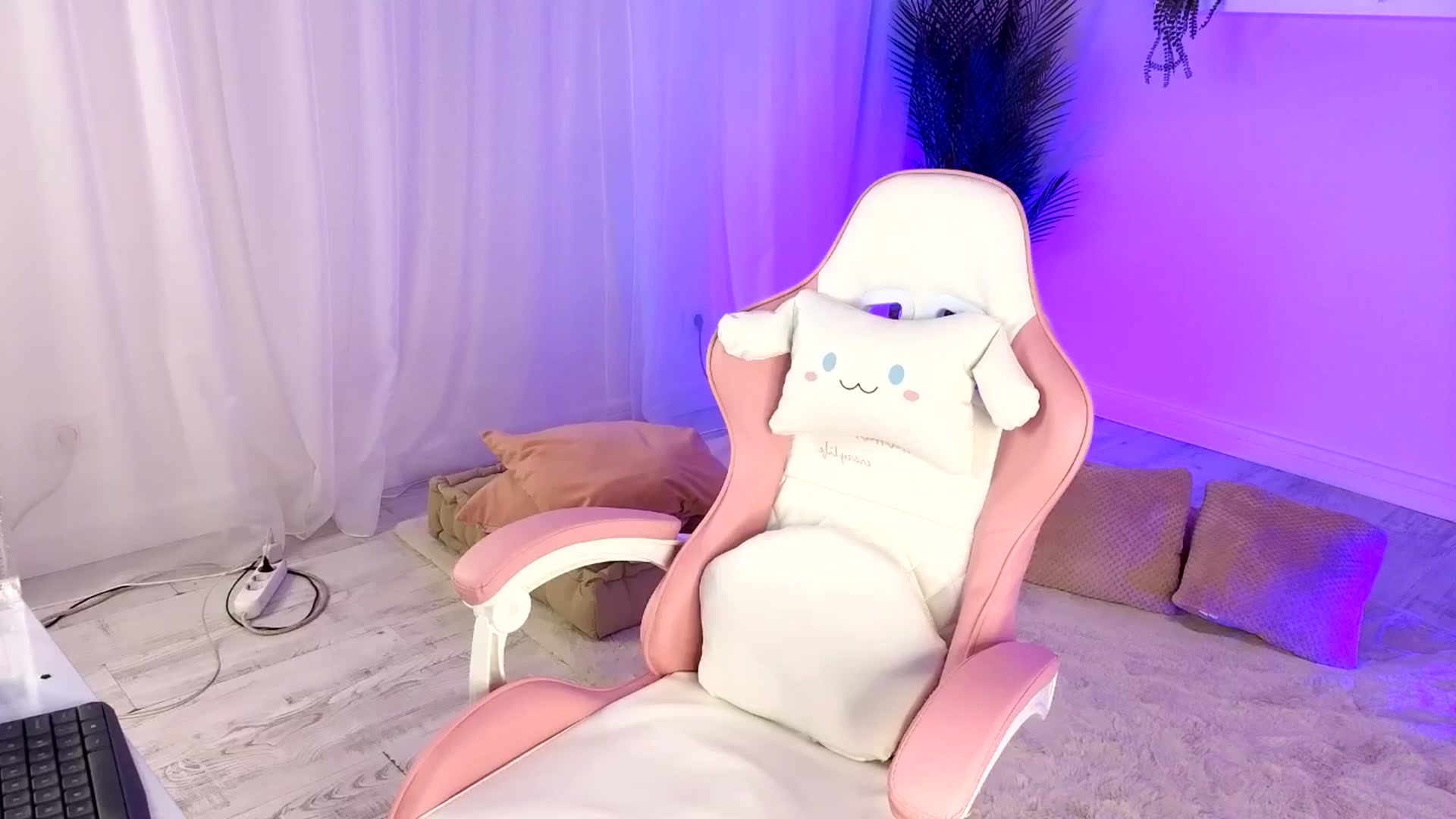 Gallery image thumbnail from BetsyGonzale's myfreecams stream on, 03/17/2026, 12:55 image 8 of 20