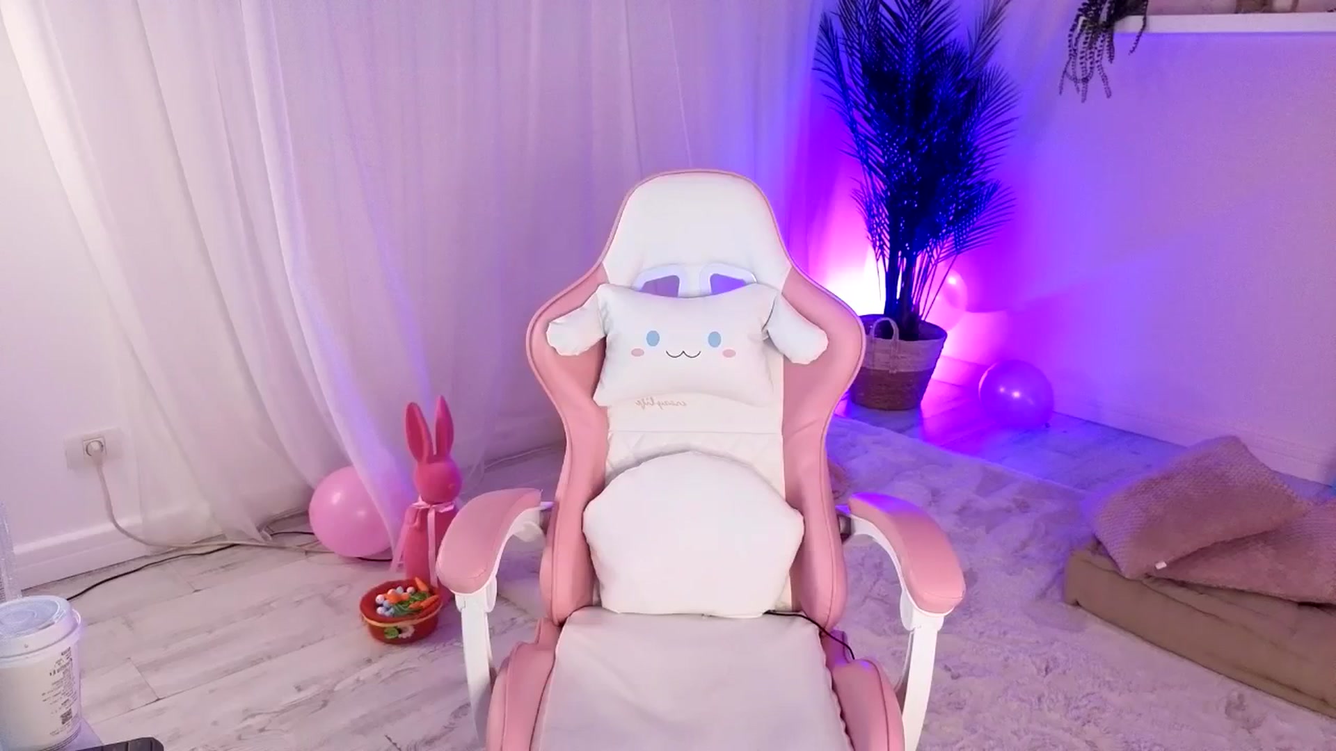Gallery image thumbnail from BetsyGonzale's myfreecams stream on, 04/20/2026, 08:11 image 13 of 20