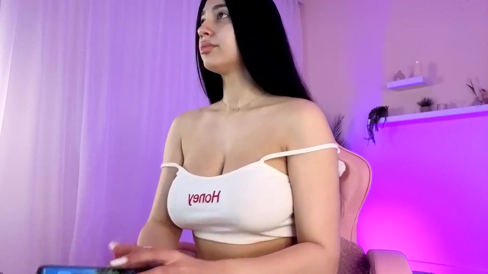Gallery image thumbnail from BetsyGonzale's myfreecams stream on, 05/04/2026, 07:47 image 13 of 20