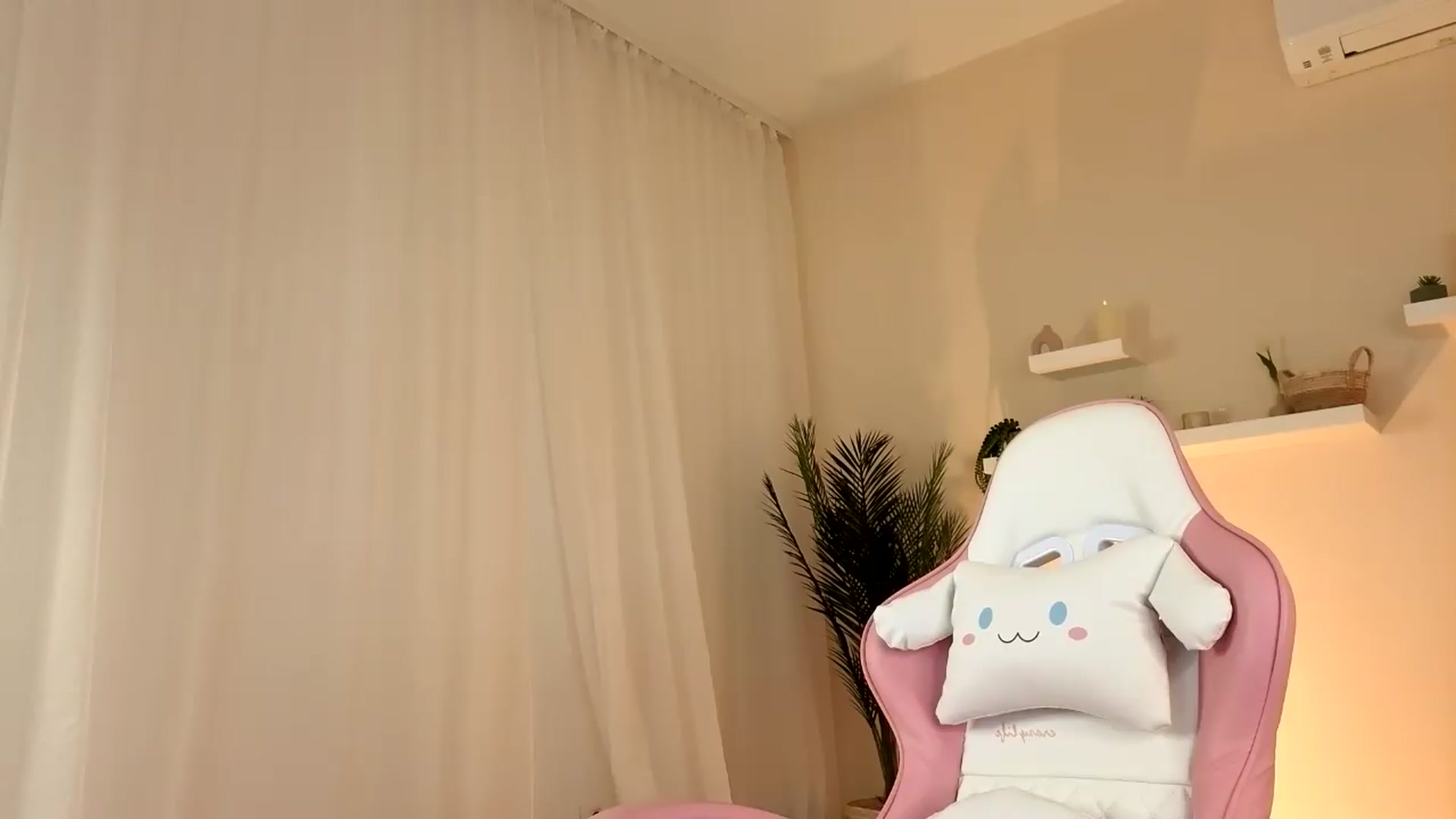Gallery image thumbnail from BetsyGonzale's myfreecams stream on, 05/10/2026, 04:25 image 2 of 20
