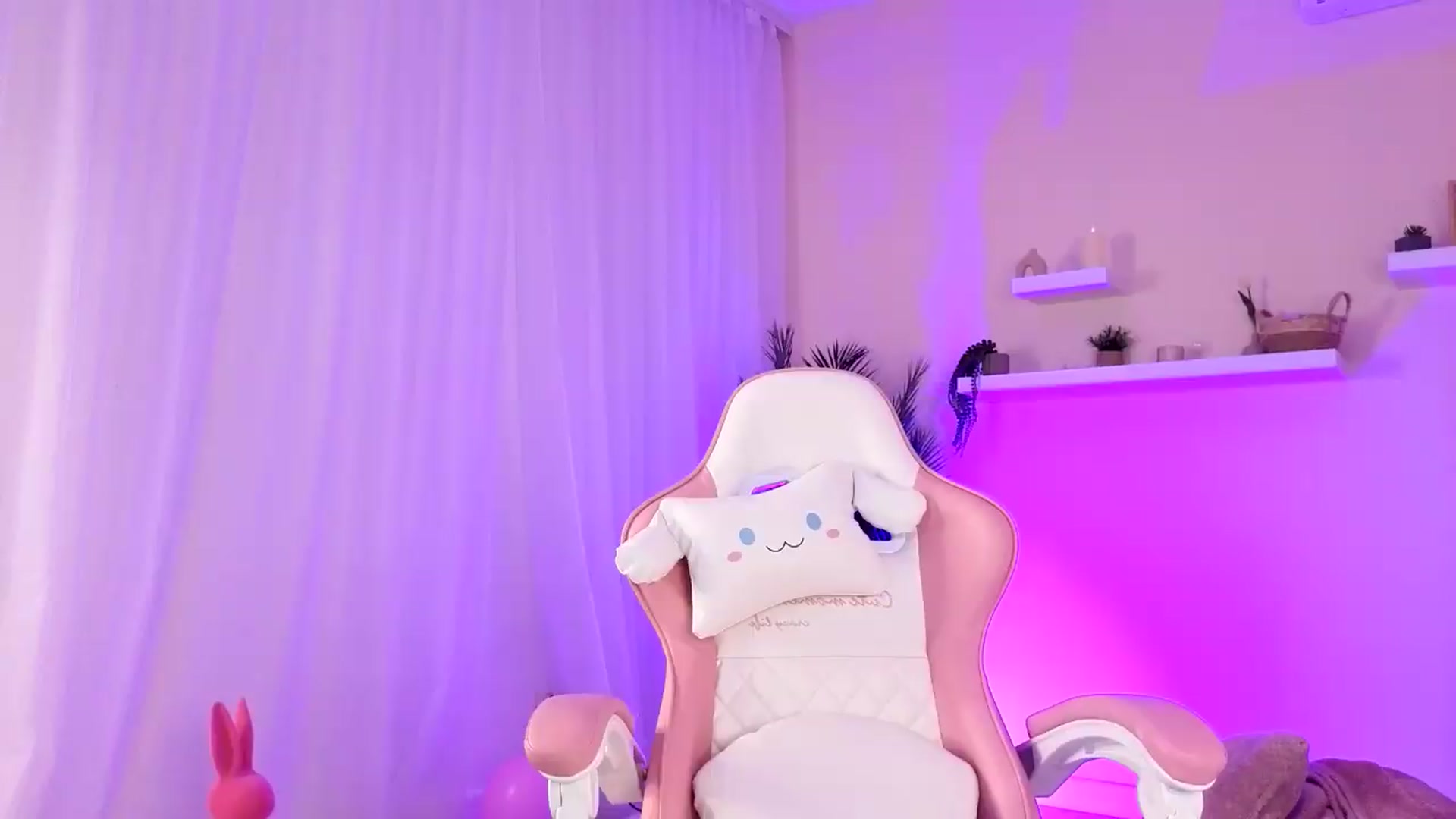 Gallery image thumbnail from BetsyGonzale's myfreecams stream on, 05/12/2026, 10:40 image 14 of 20